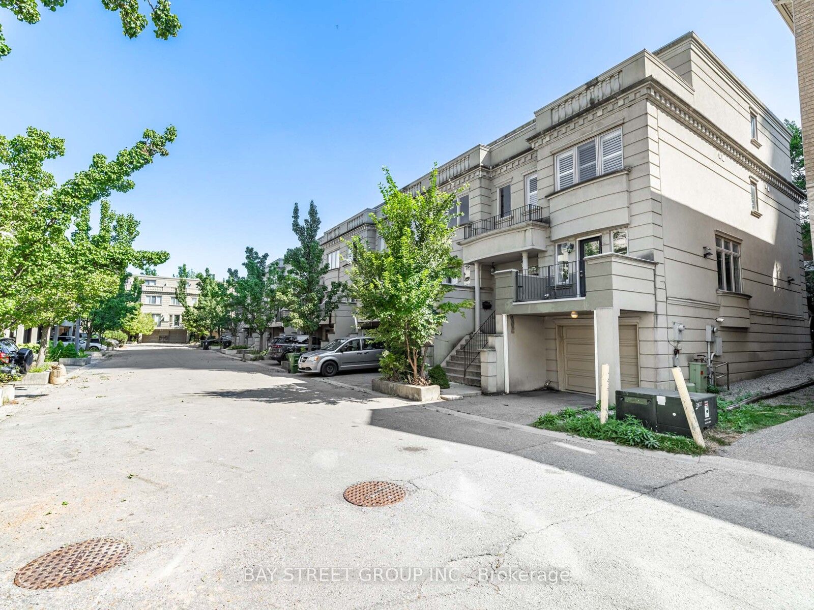 35 William Poole Way Property Photo 3