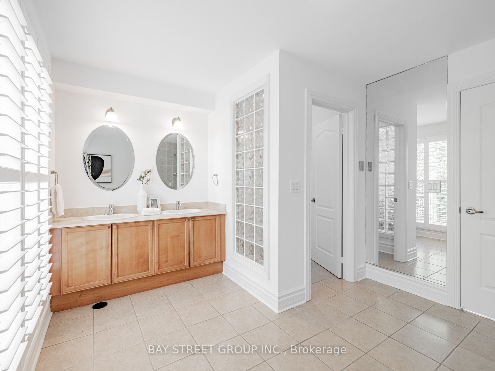 35 William Poole Way Property Photo 34
