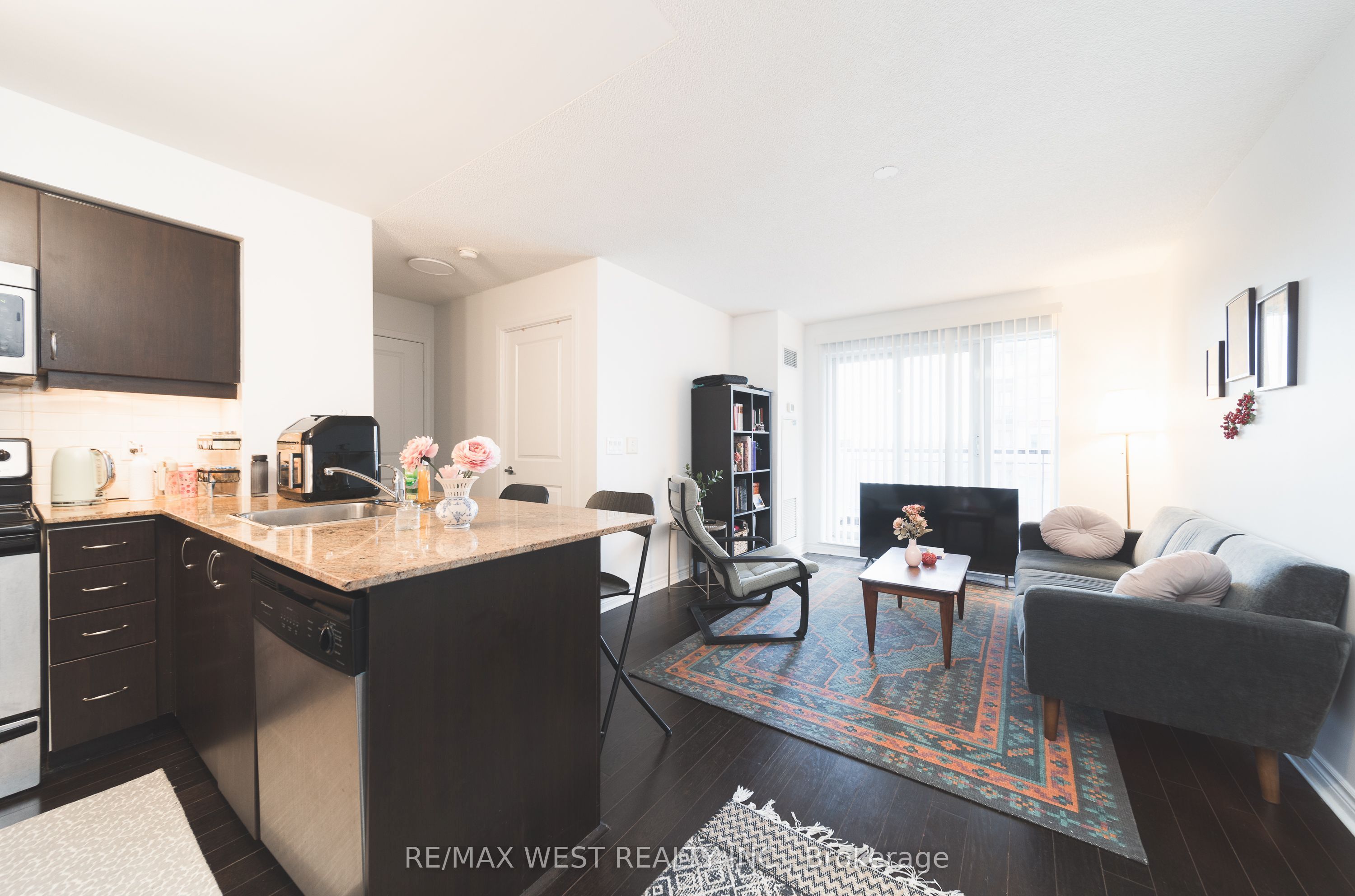 27 Rean Drive 524 Property Photo 2