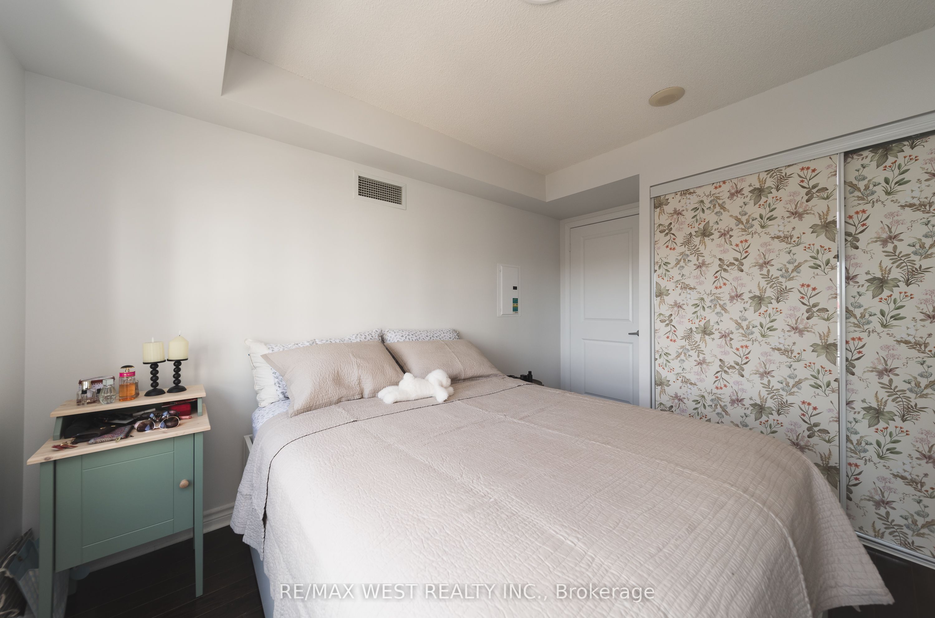 27 Rean Drive 524 Property Photo 11