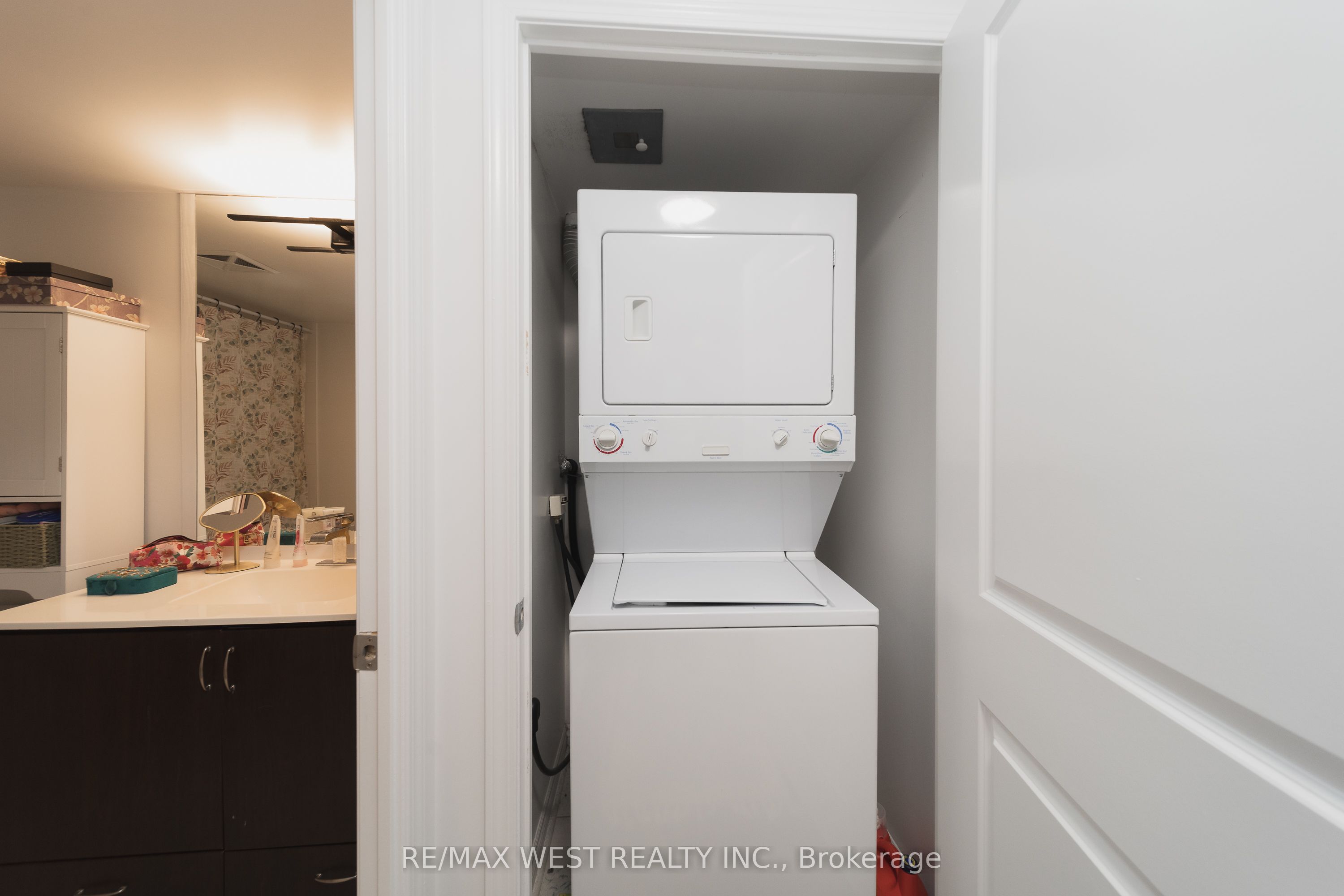 27 Rean Drive 524 Property Photo 16