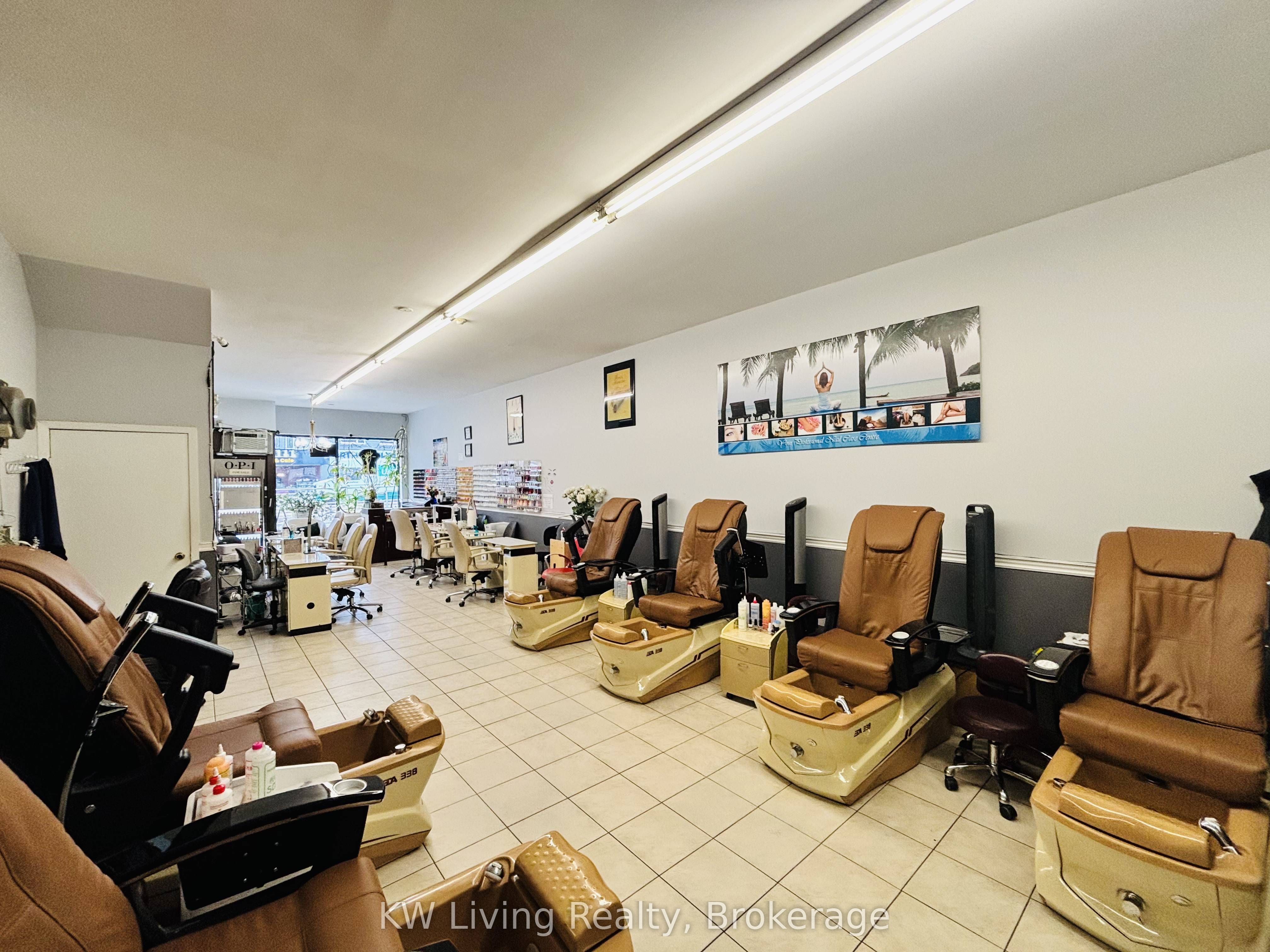 694 St Clair Avenue W Property Photo 6