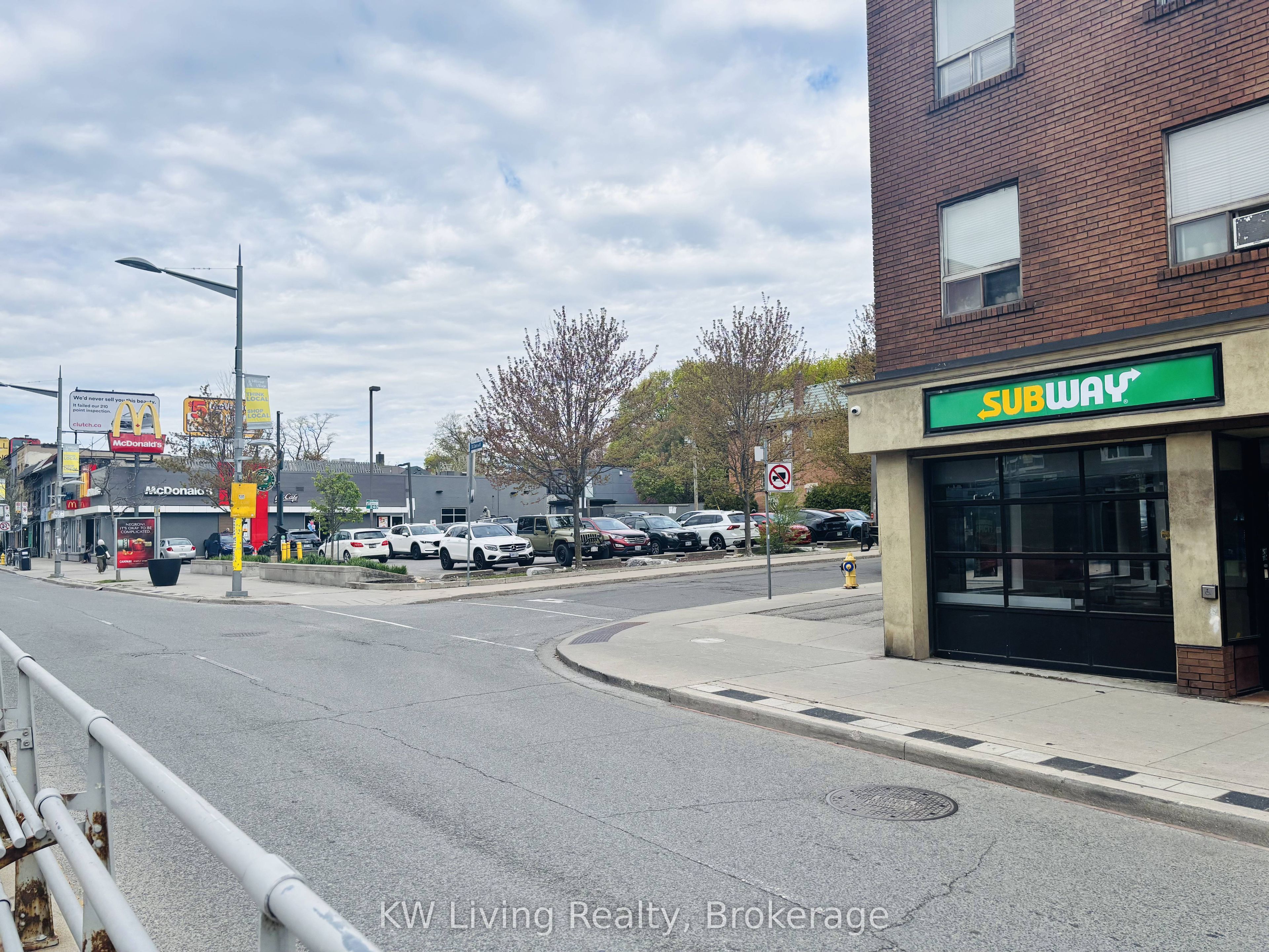 694 St Clair Avenue W Property Photo 11