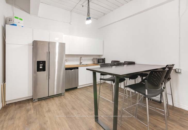 639 Queen Street W 402/403 Property Photo 3