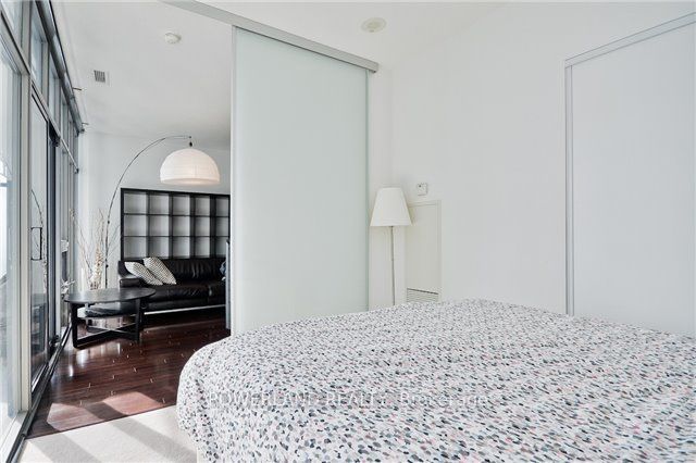 33 Charles Street E 2601 Property Photo 15