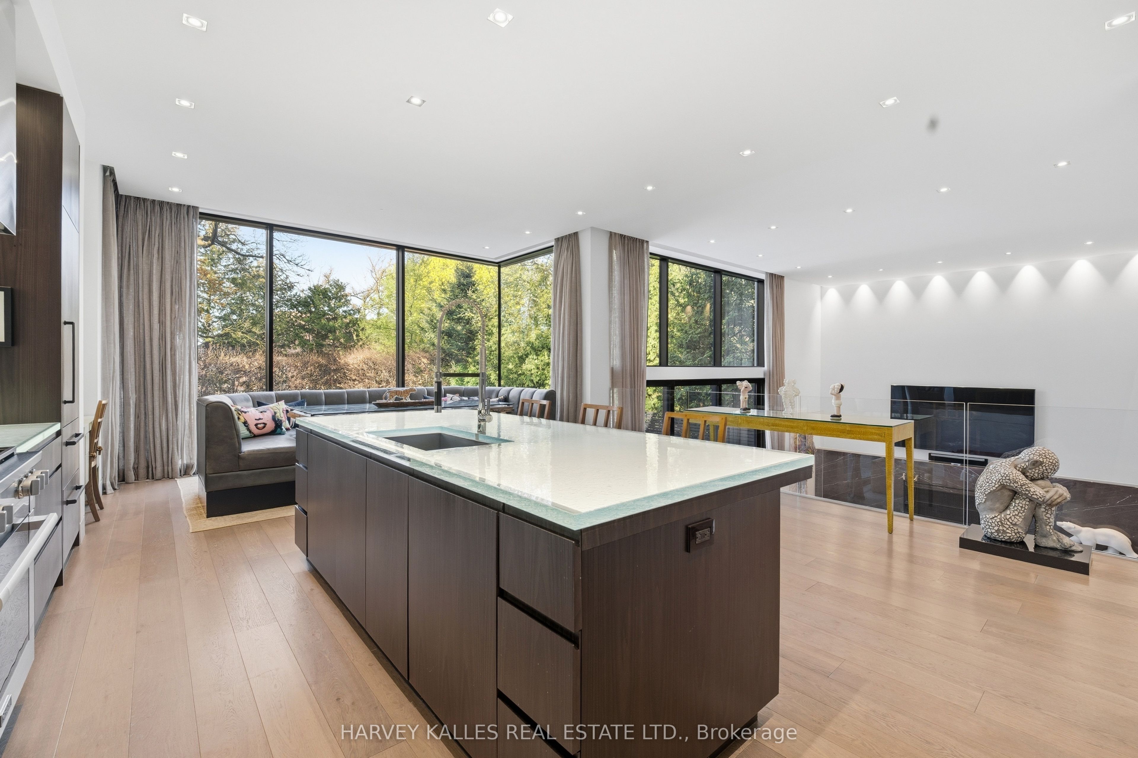 43 Hillholm Road Property Photo 11