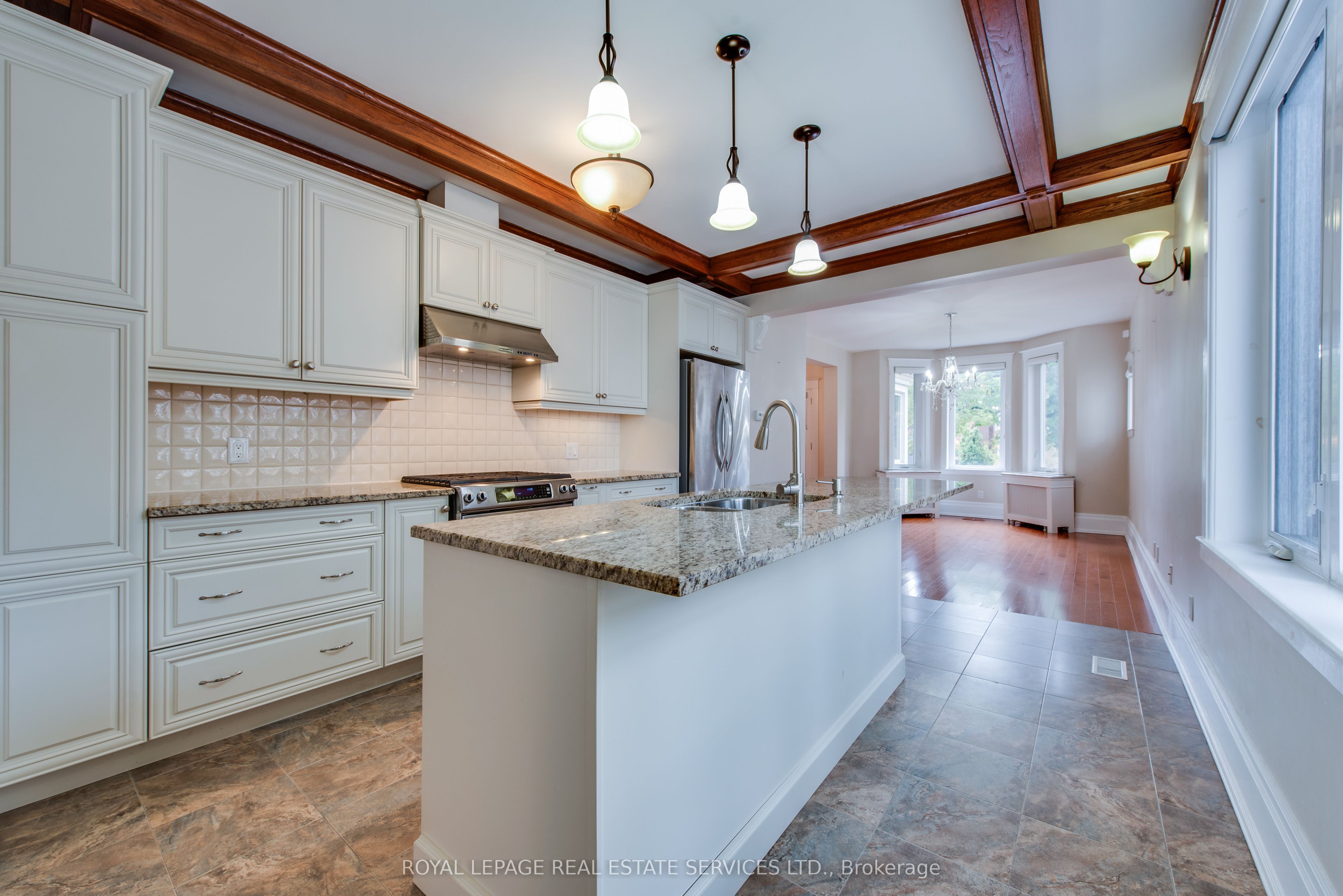 18 Shorncliffe Avenue Property Photo 10