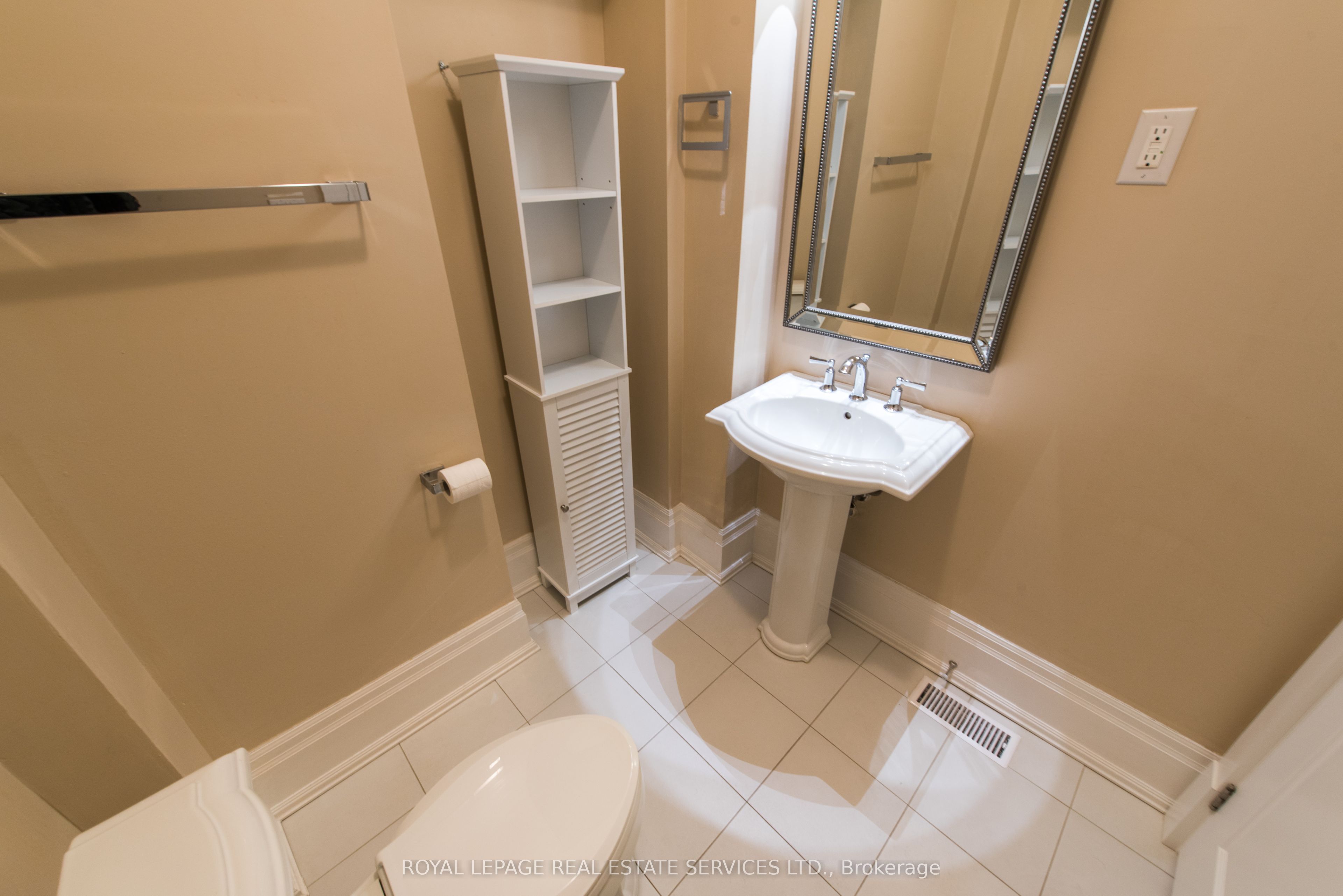 18 Shorncliffe Avenue Property Photo 14