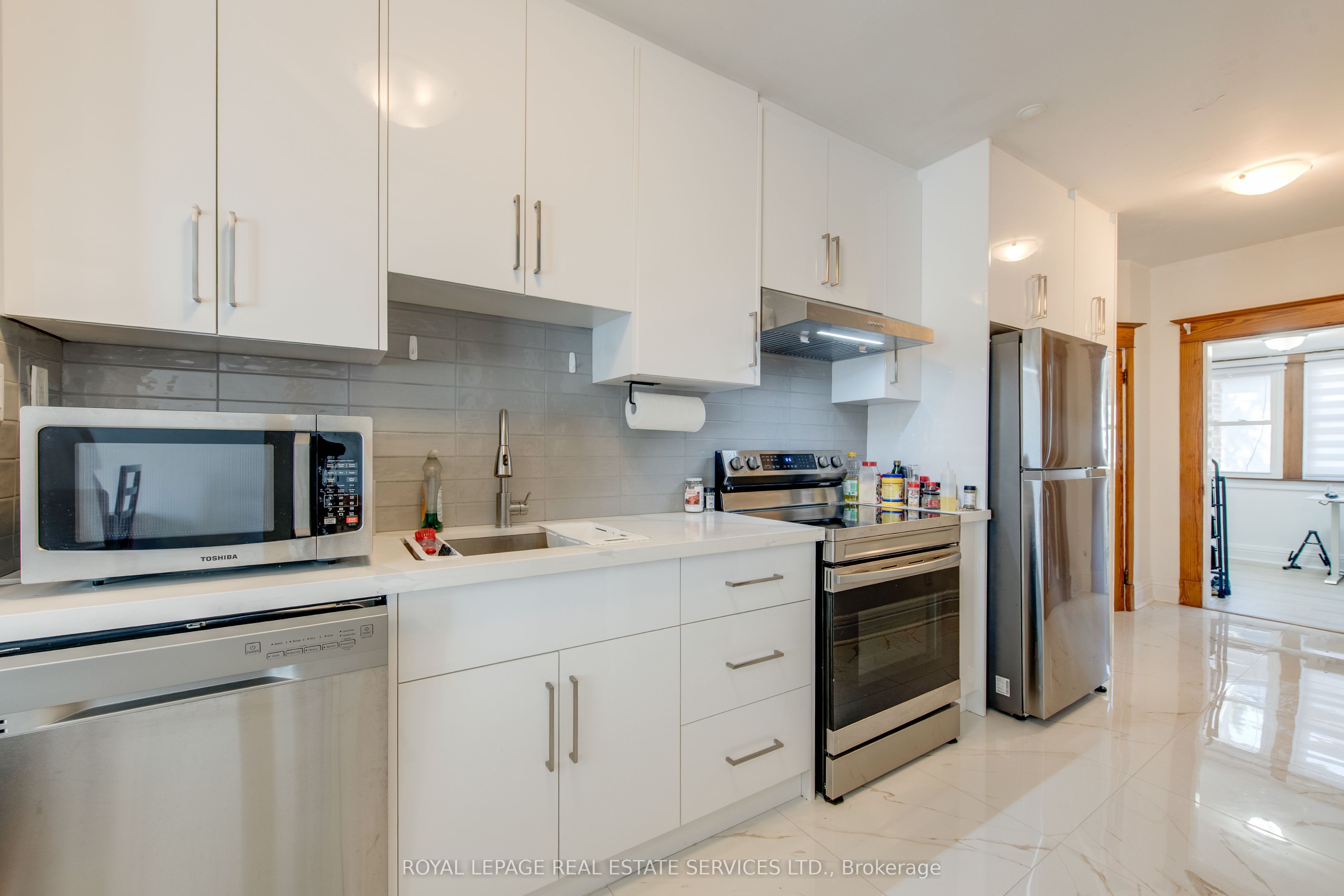 18 Shorncliffe Avenue Property Photo 15