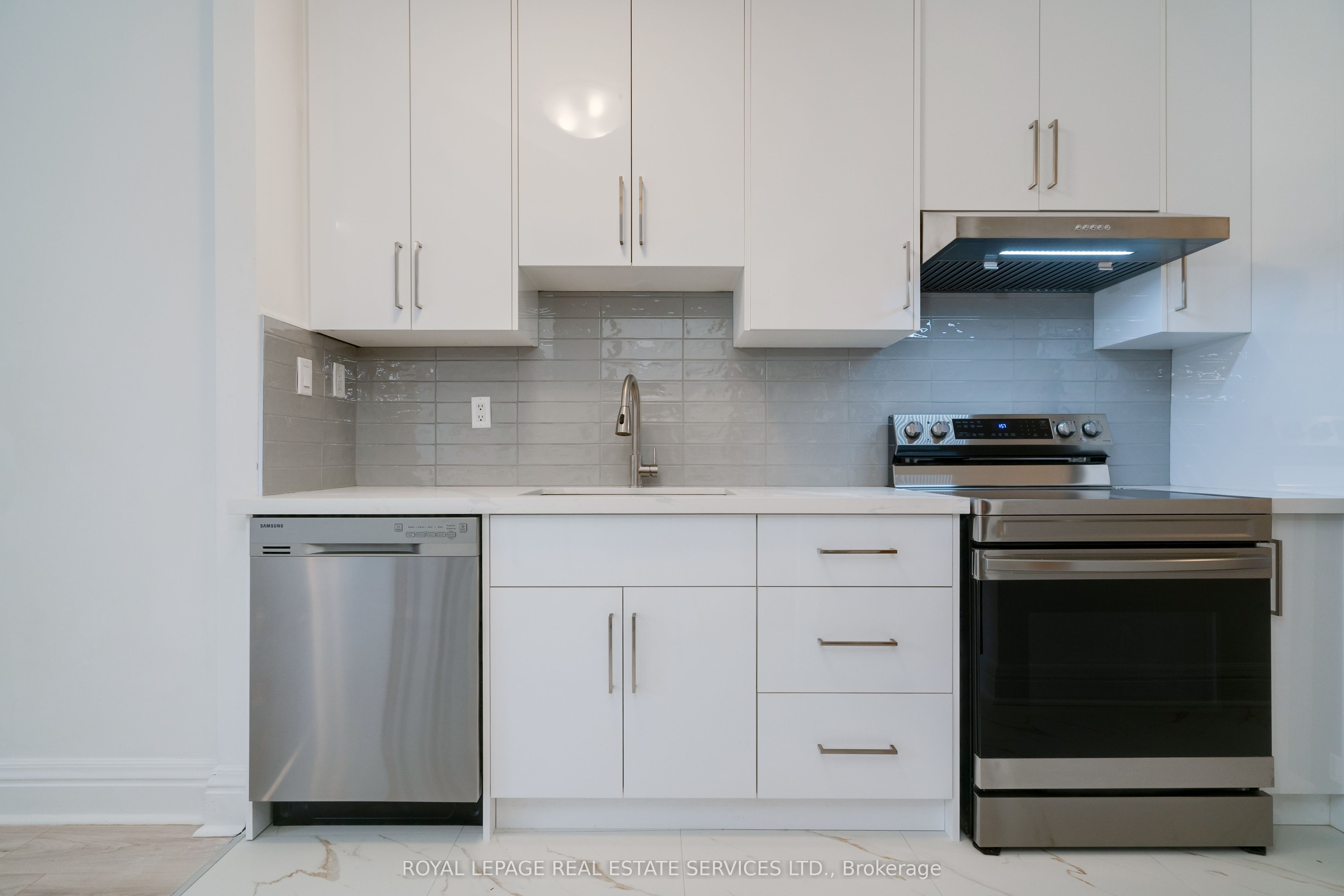 18 Shorncliffe Avenue Property Photo 17