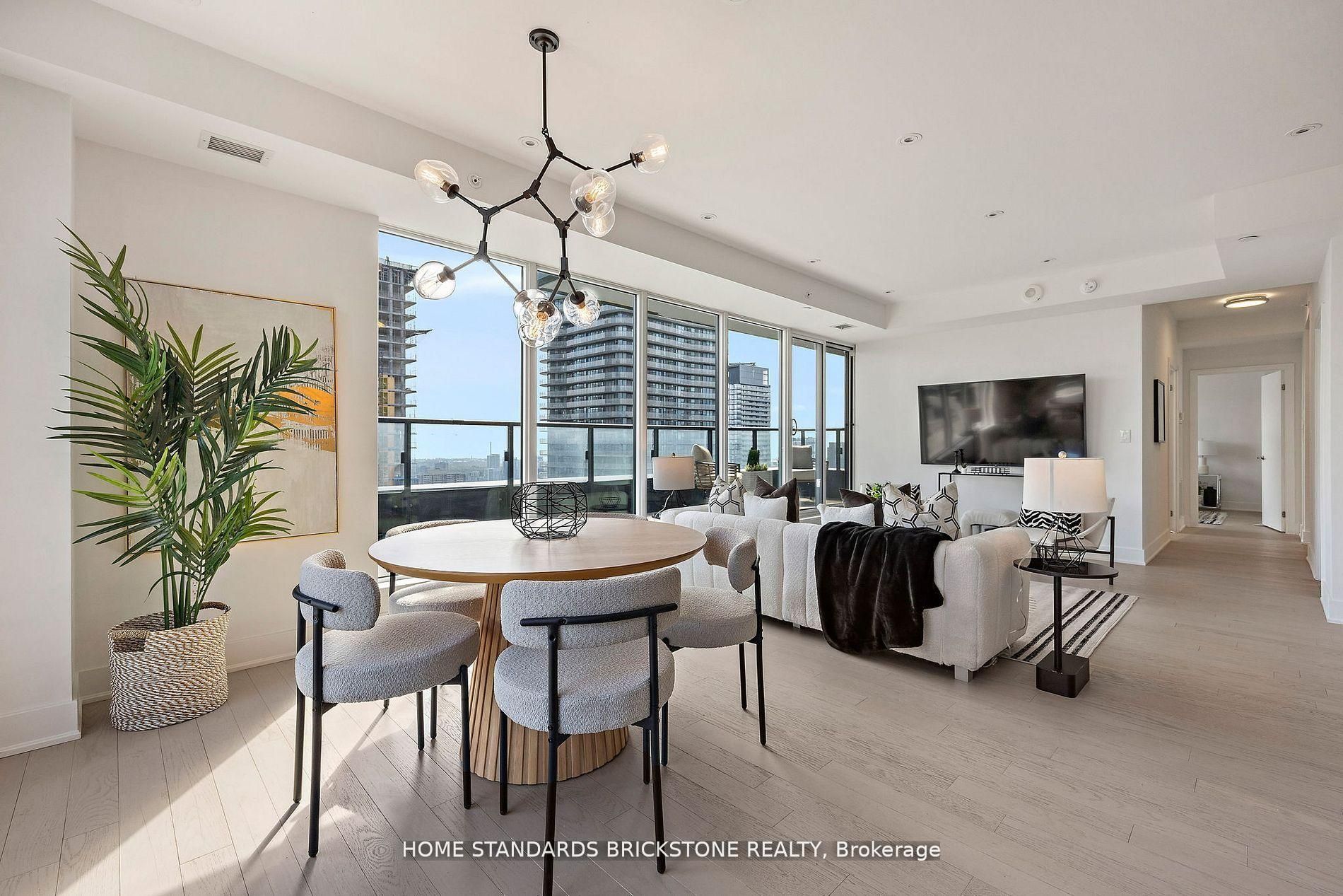 955 Bay Street 3907
