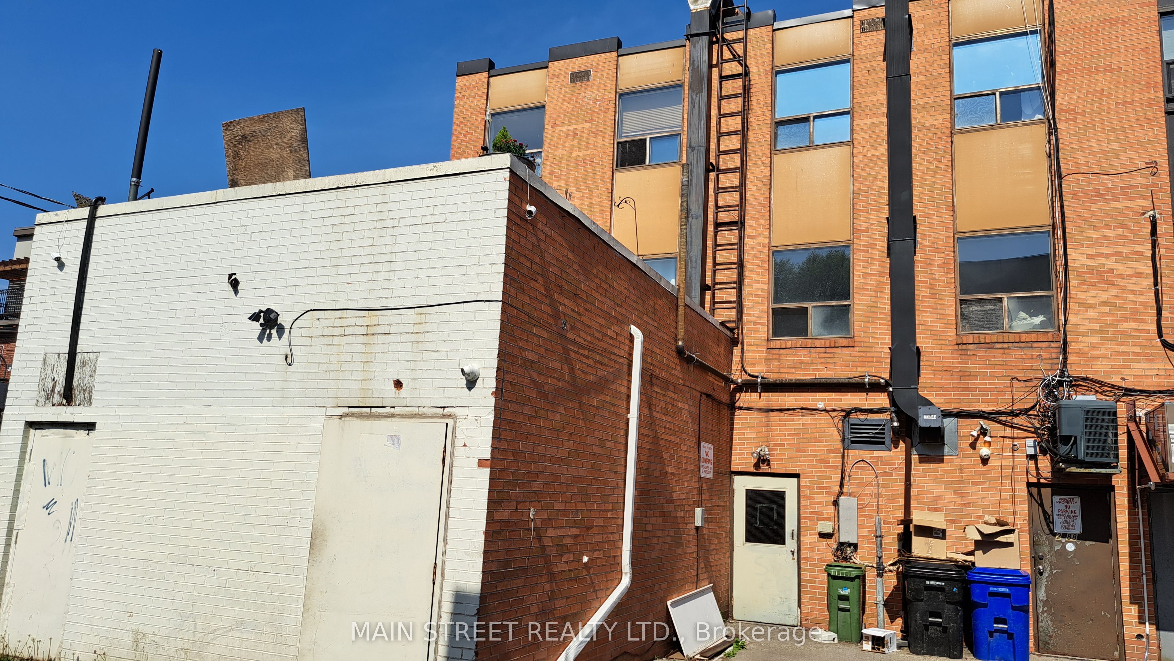 2588 & 2590 Yonge Street Property Photo 5