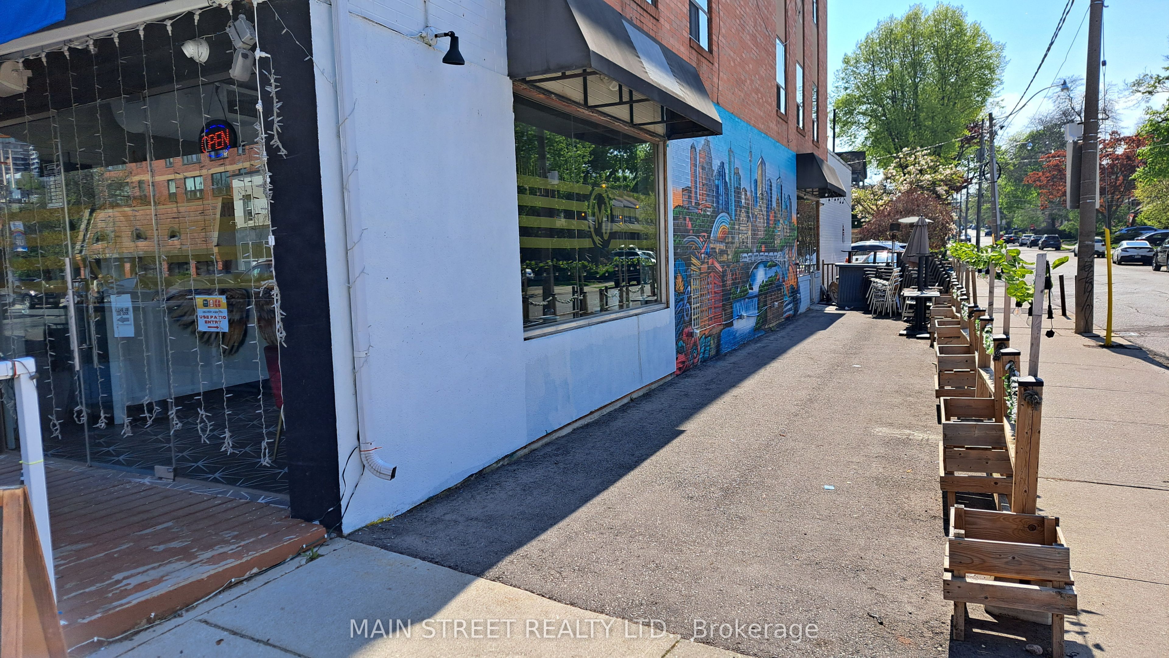 2588 & 2590 Yonge Street Property Photo 8
