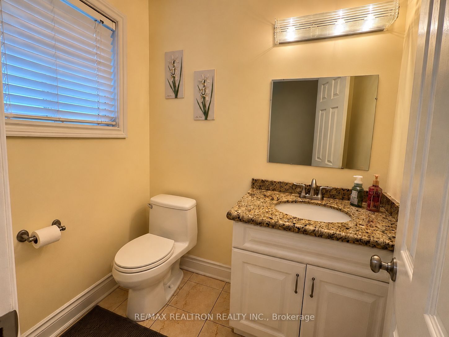 7 Fontainbleau Drive B Property Photo 4