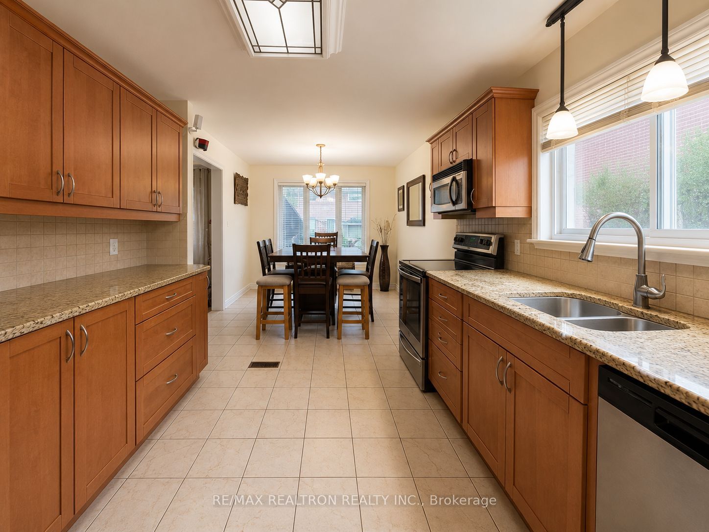 7 Fontainbleau Drive B Property Photo 6