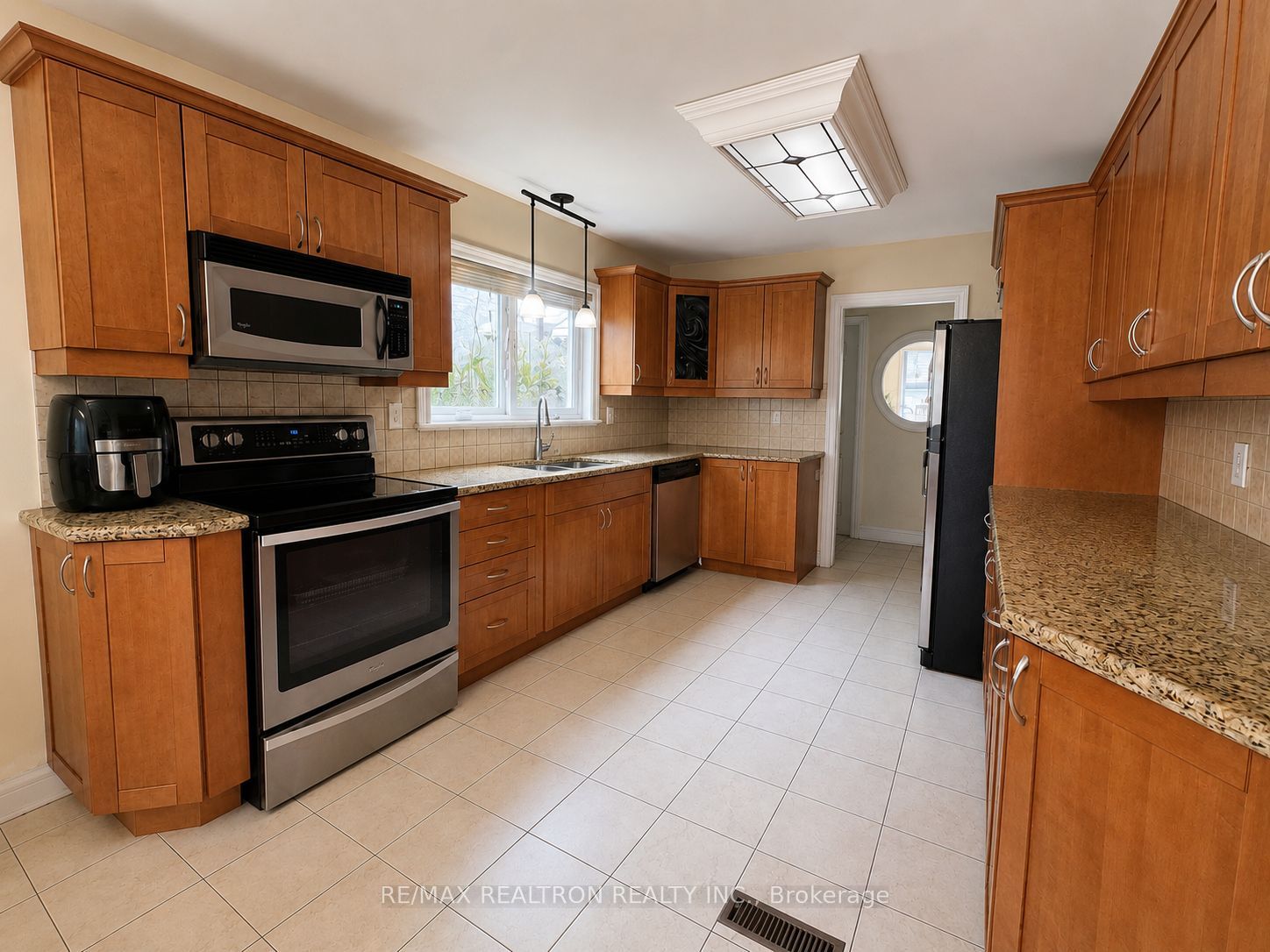 7 Fontainbleau Drive B Property Photo 7