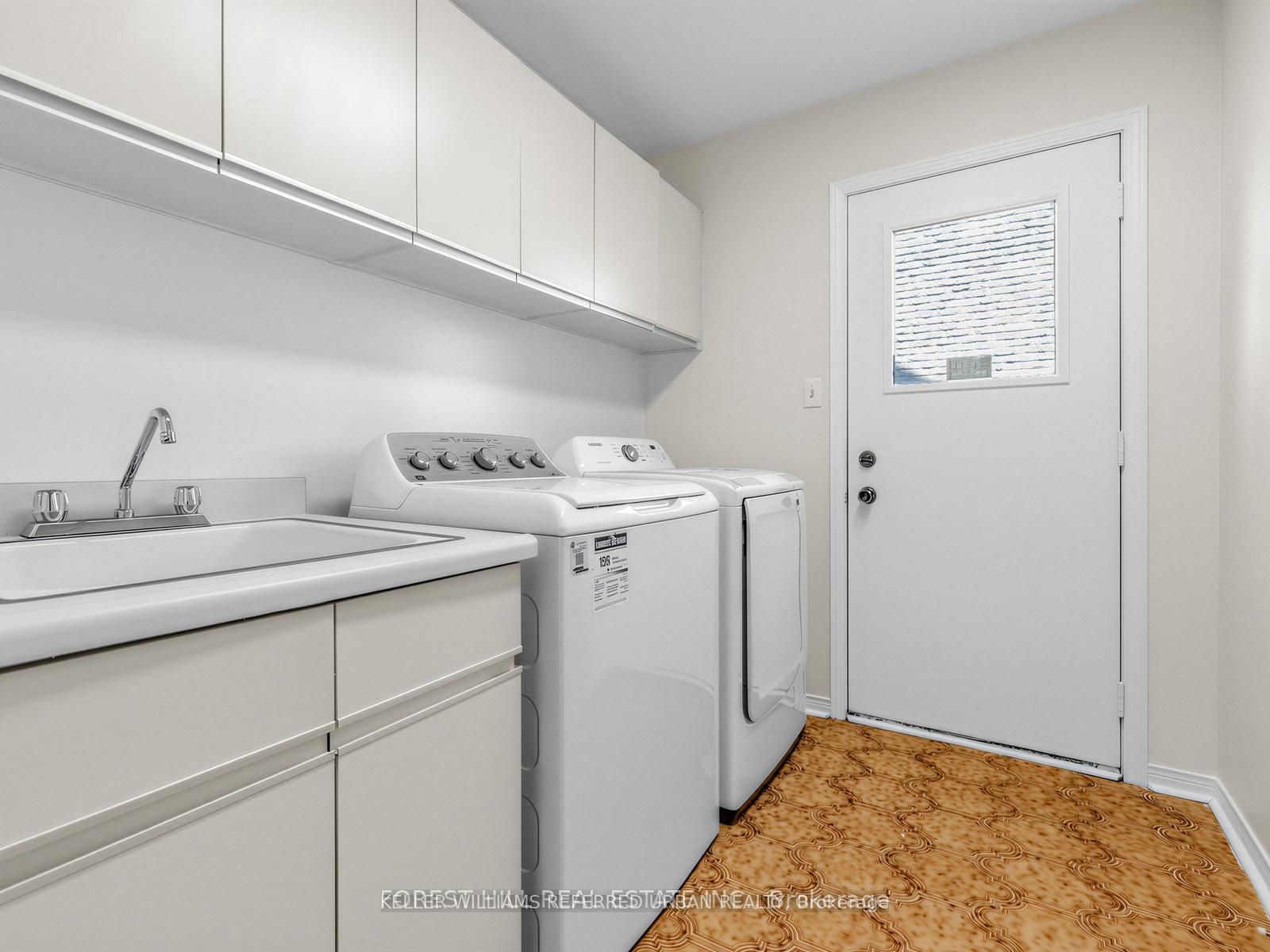 32 Saddletree Drive Property Photo 13