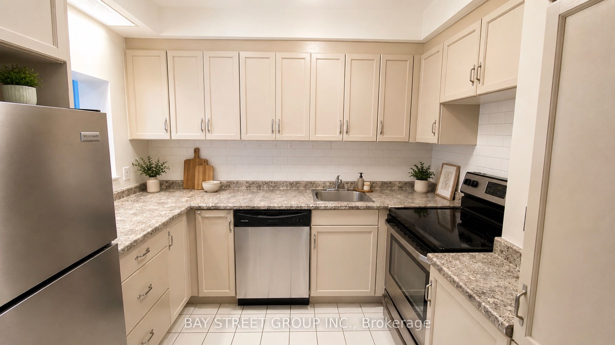 284 Bloor Street W 902 Property Photo 9
