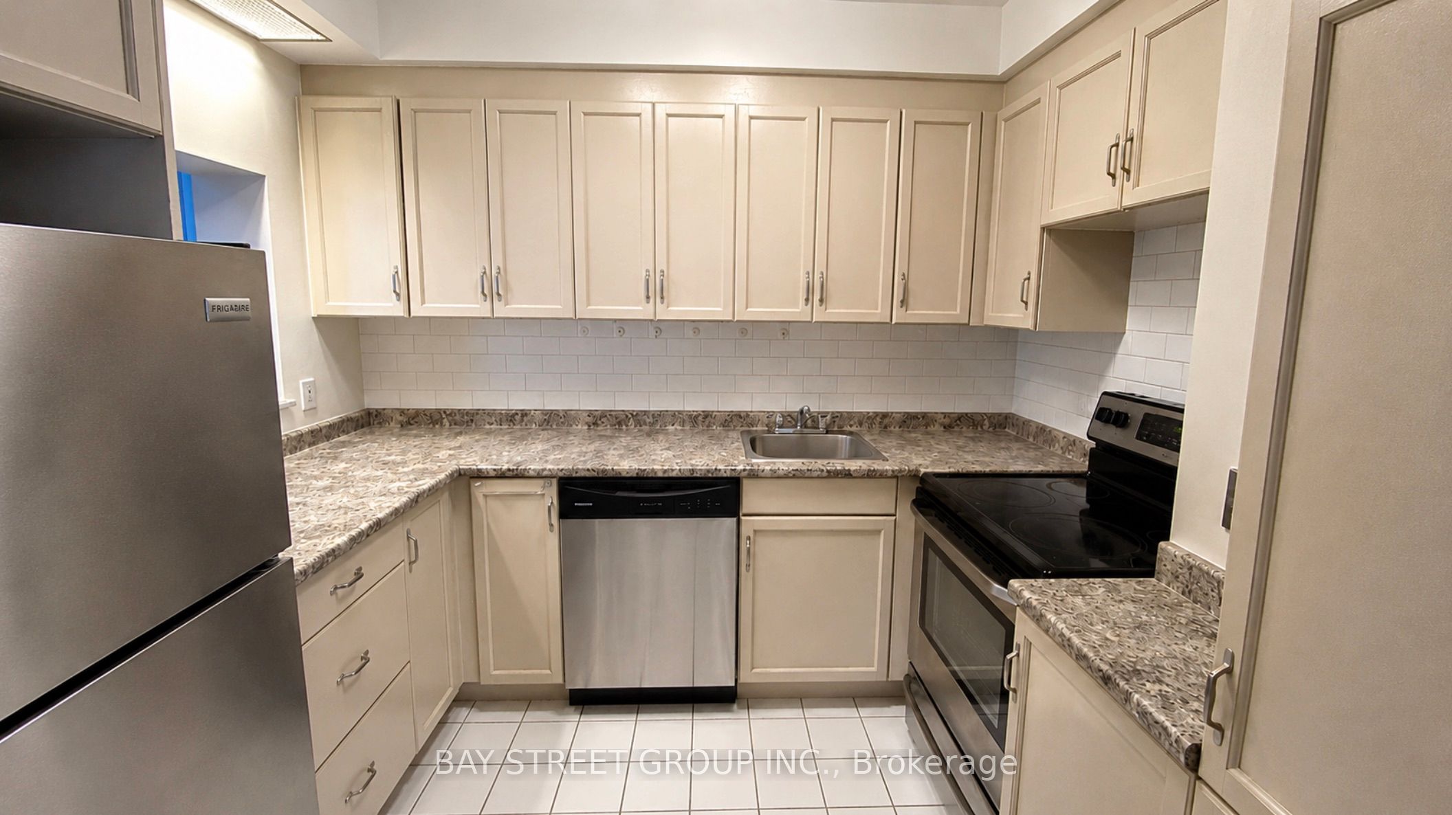 284 Bloor Street W 902 Property Photo 10