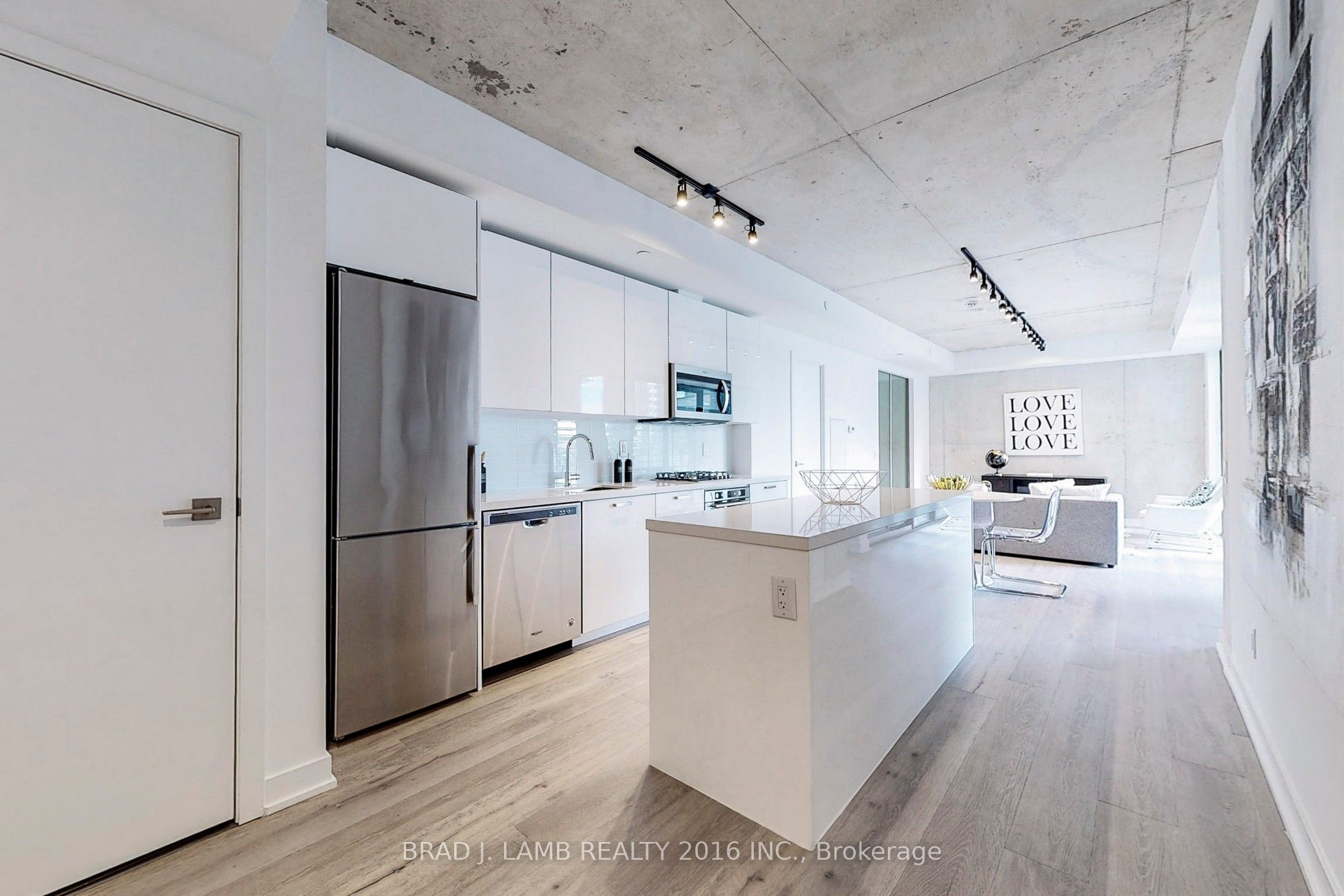 55 Ontario Street 521 Property Photo 9