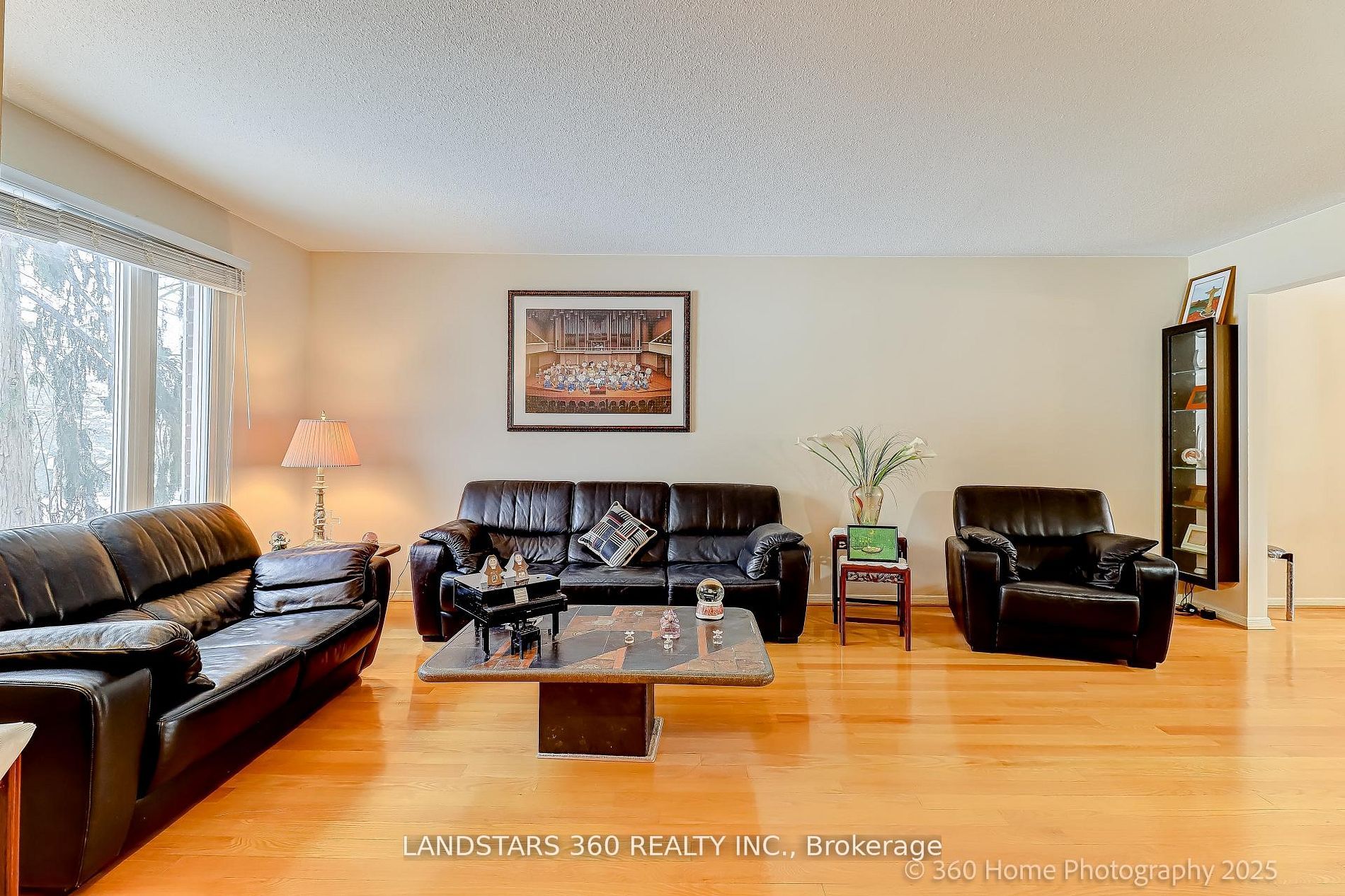 31 Whitehorn Crescent Property Photo 4