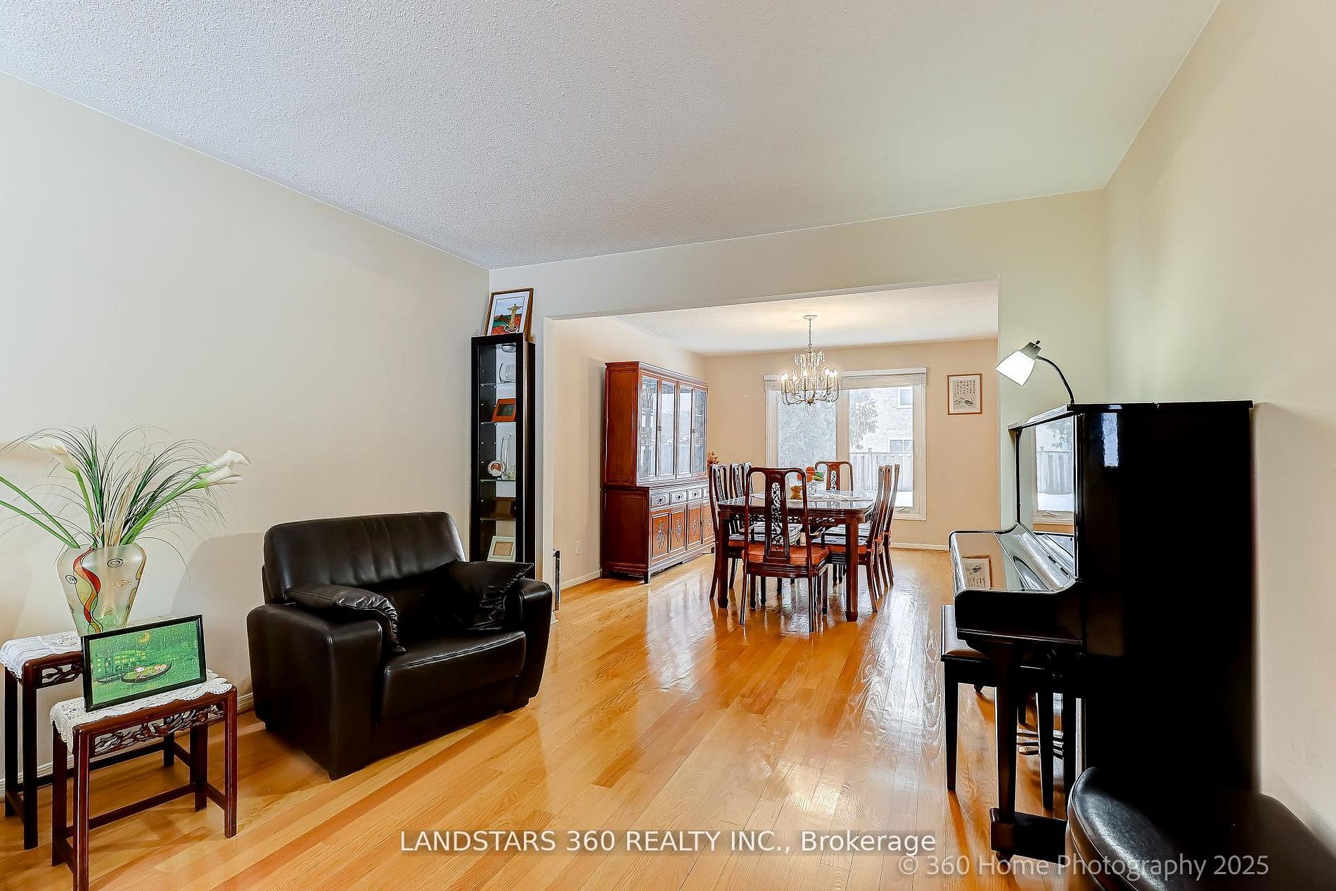 31 Whitehorn Crescent Property Photo 5