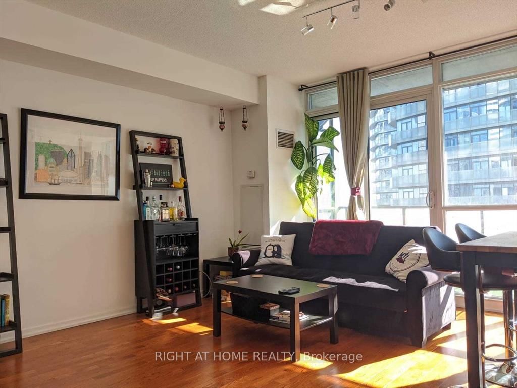 55 Bremner Boulevard 3411 Property Photo 2