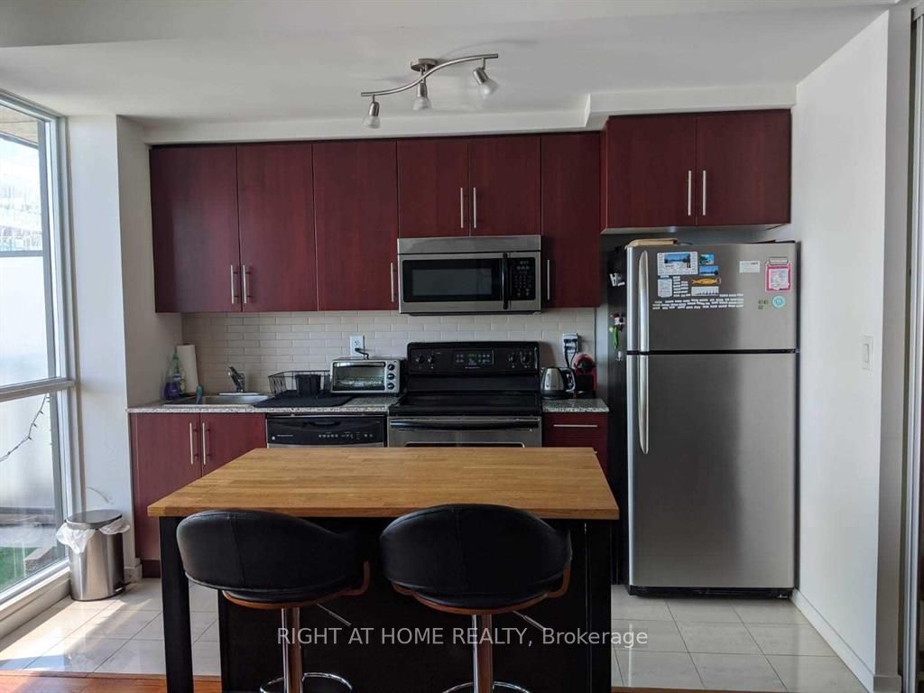 55 Bremner Boulevard 3411 Property Photo 4