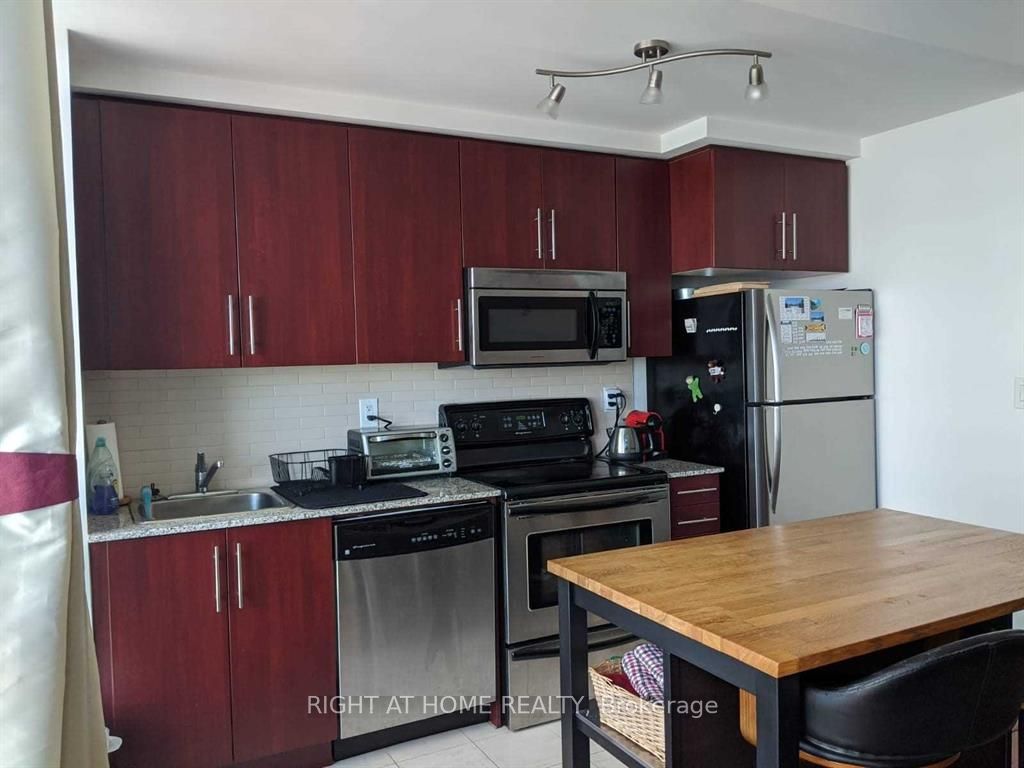 55 Bremner Boulevard 3411 Property Photo 5
