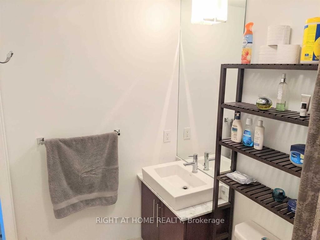 55 Bremner Boulevard 3411 Property Photo 7