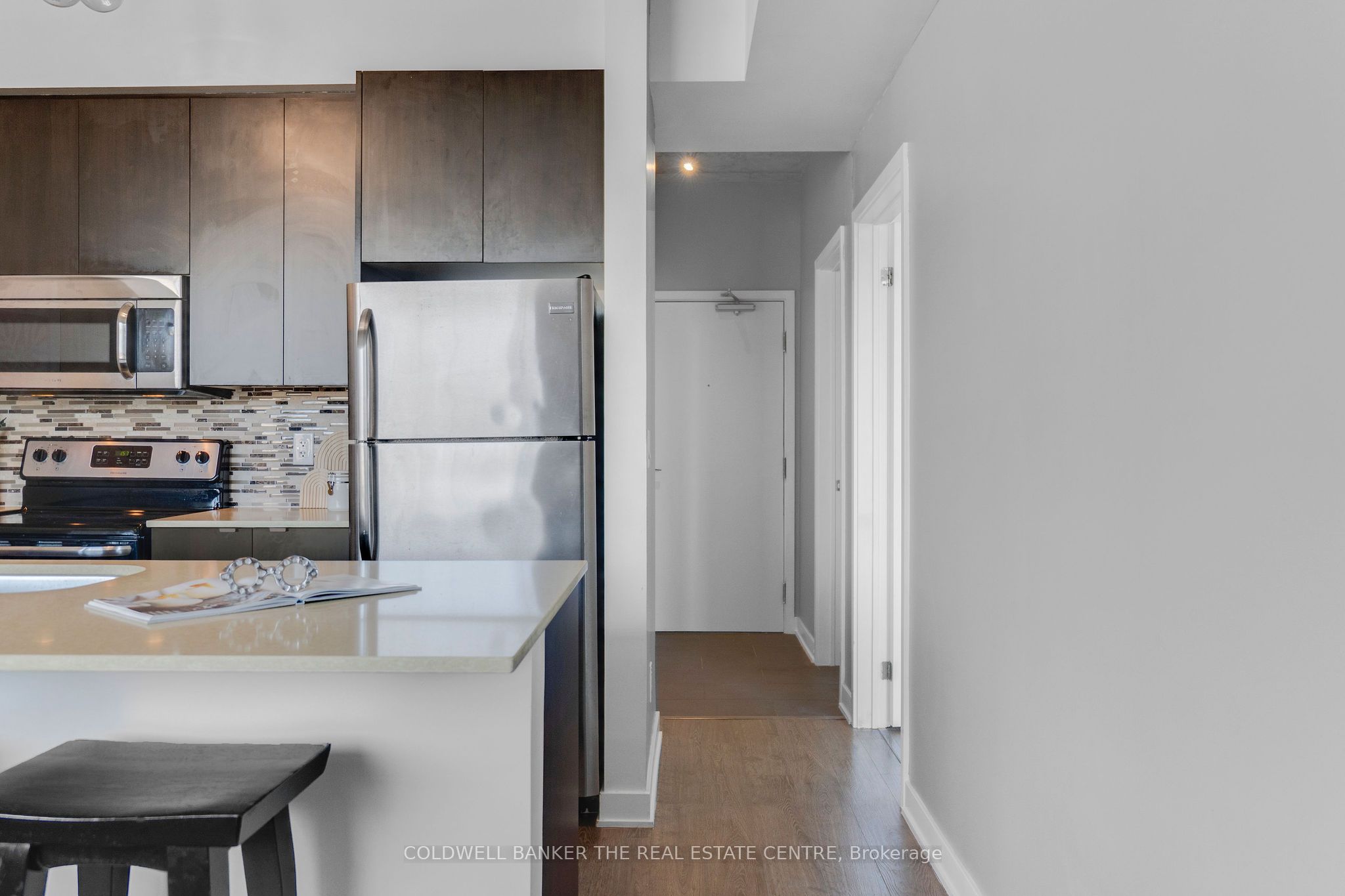 400 Wellington Street W 802 Property Photo 5