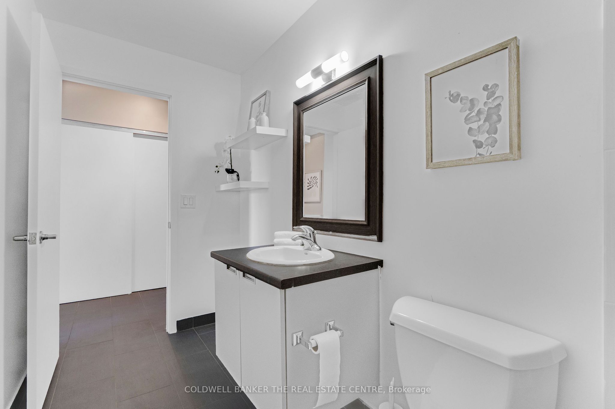 400 Wellington Street W 802 Property Photo 23
