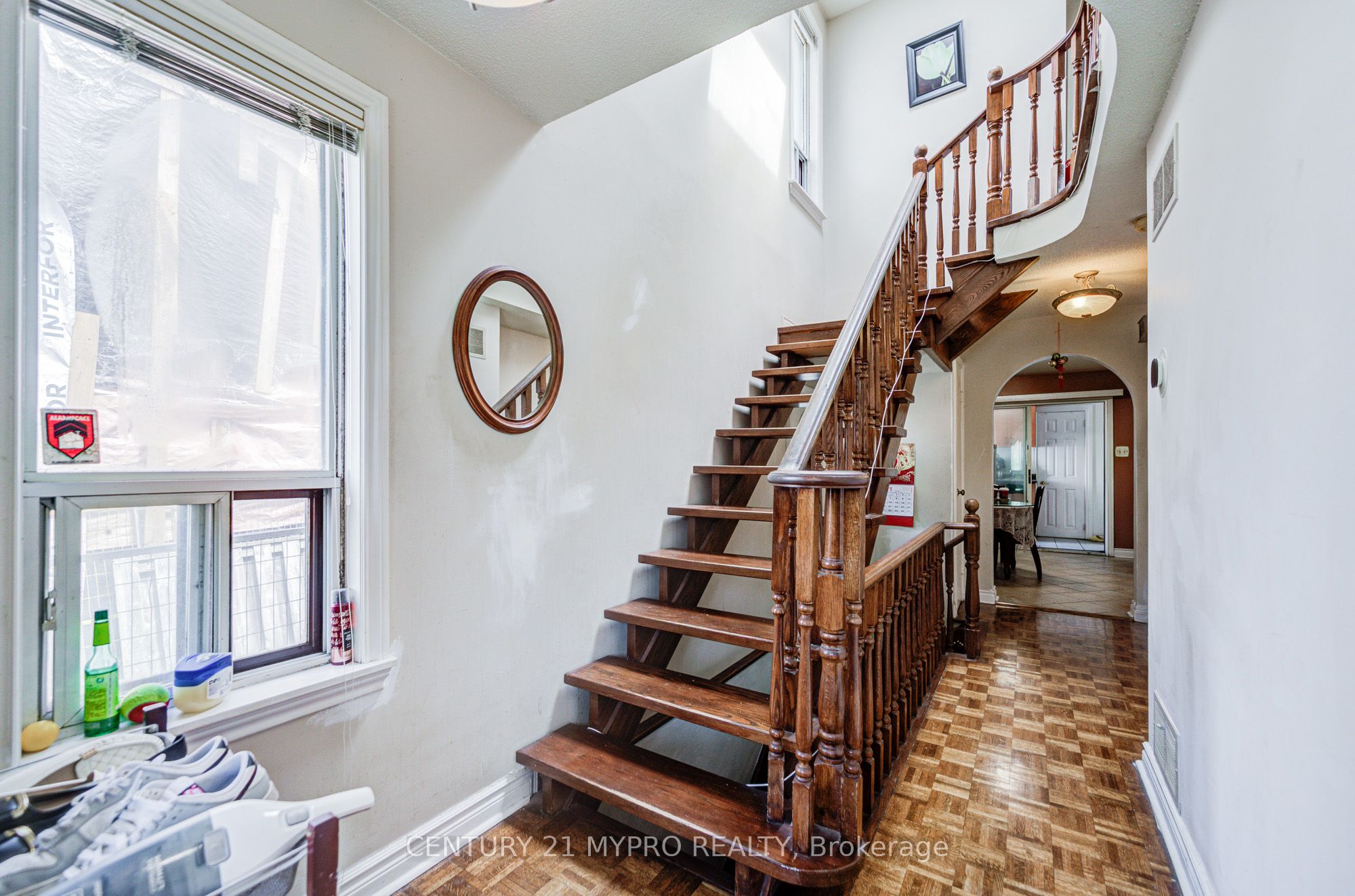 211 Bellwoods Avenue Property Photo 3