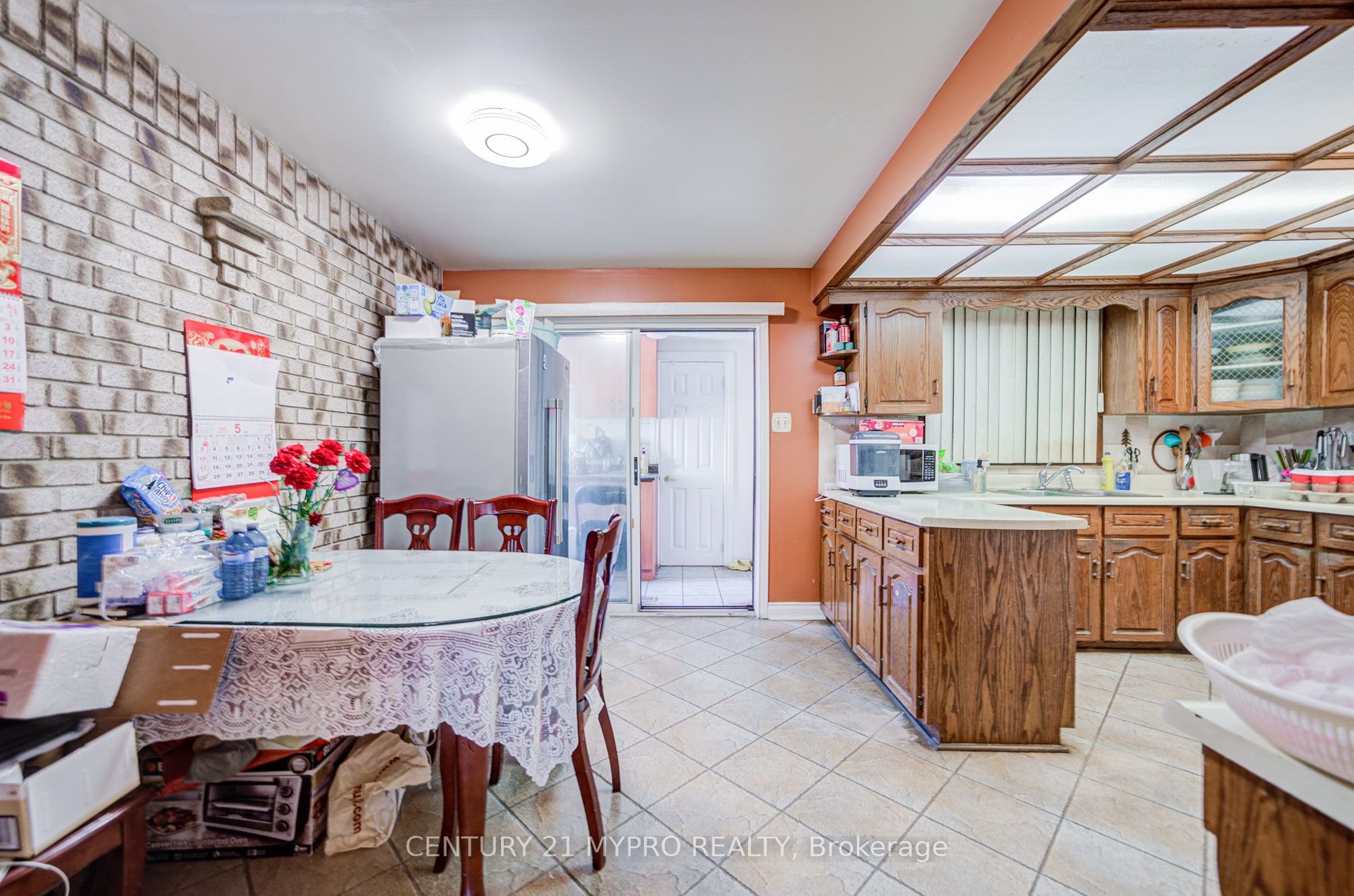 211 Bellwoods Avenue Property Photo 5