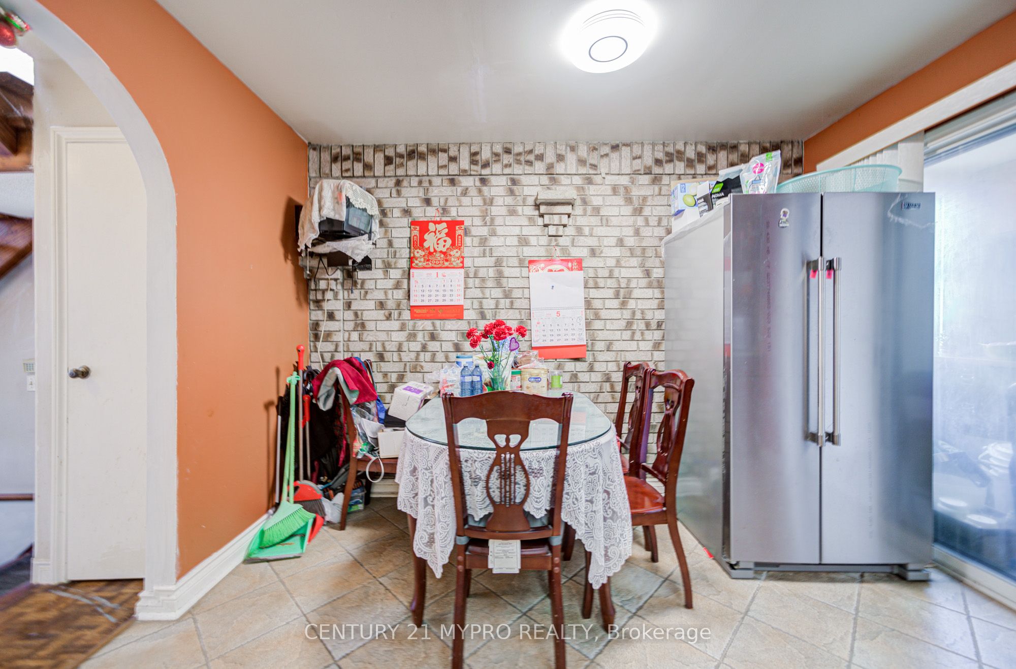 211 Bellwoods Avenue Property Photo 6