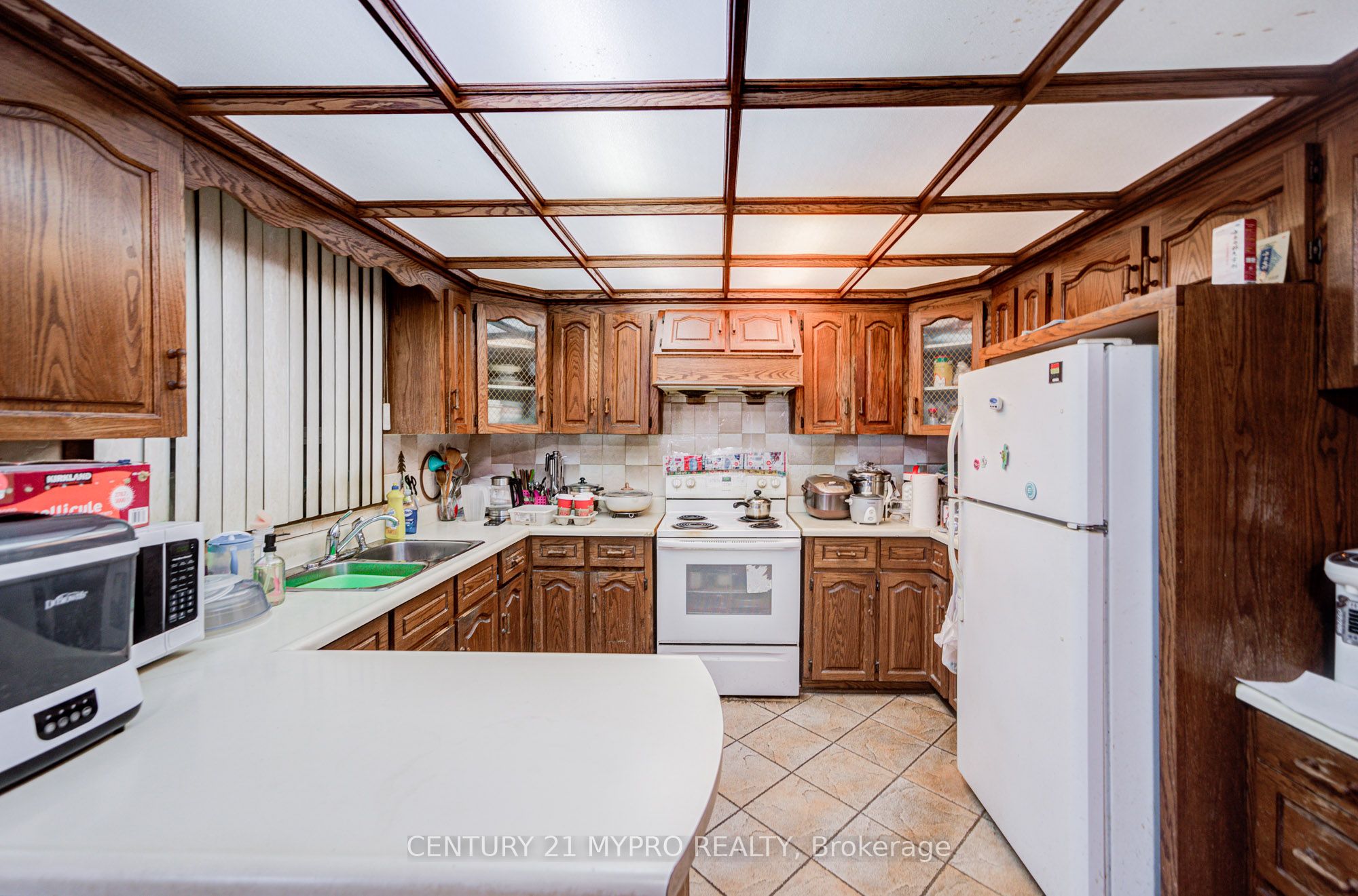 211 Bellwoods Avenue Property Photo 8