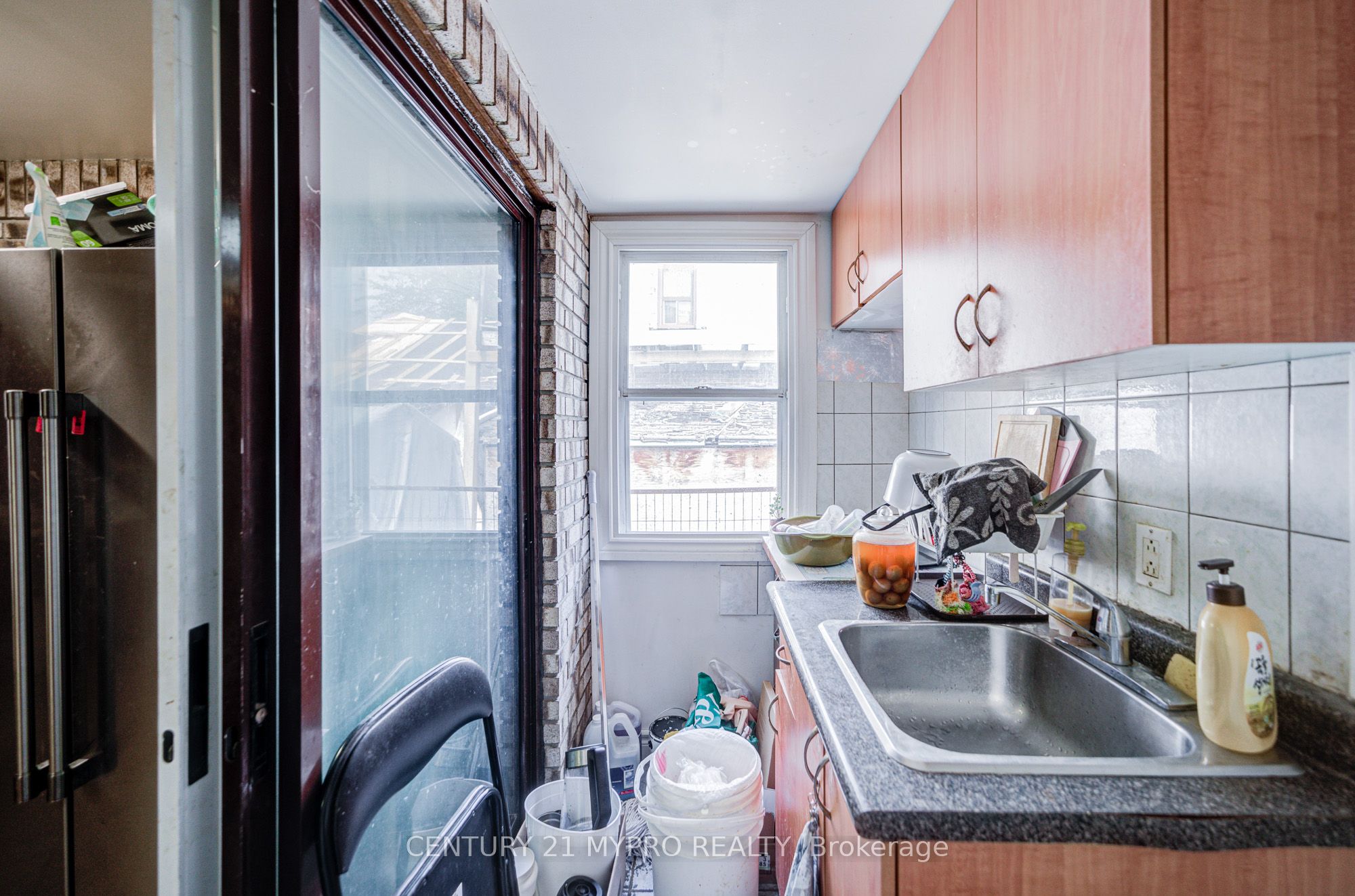211 Bellwoods Avenue Property Photo 11