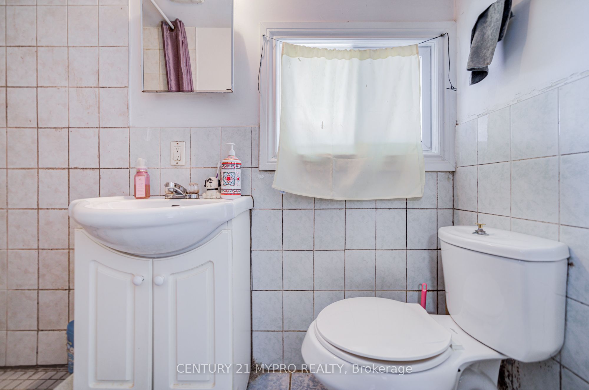 211 Bellwoods Avenue Property Photo 13