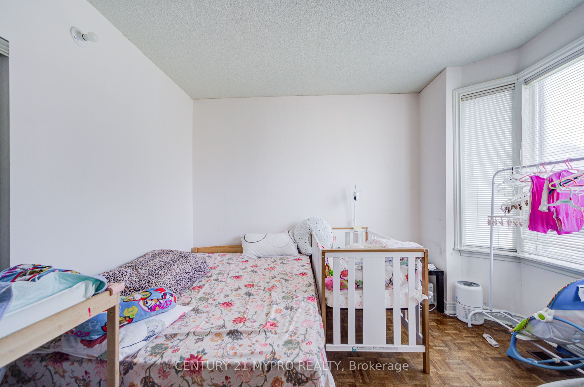 211 Bellwoods Avenue Property Photo 15