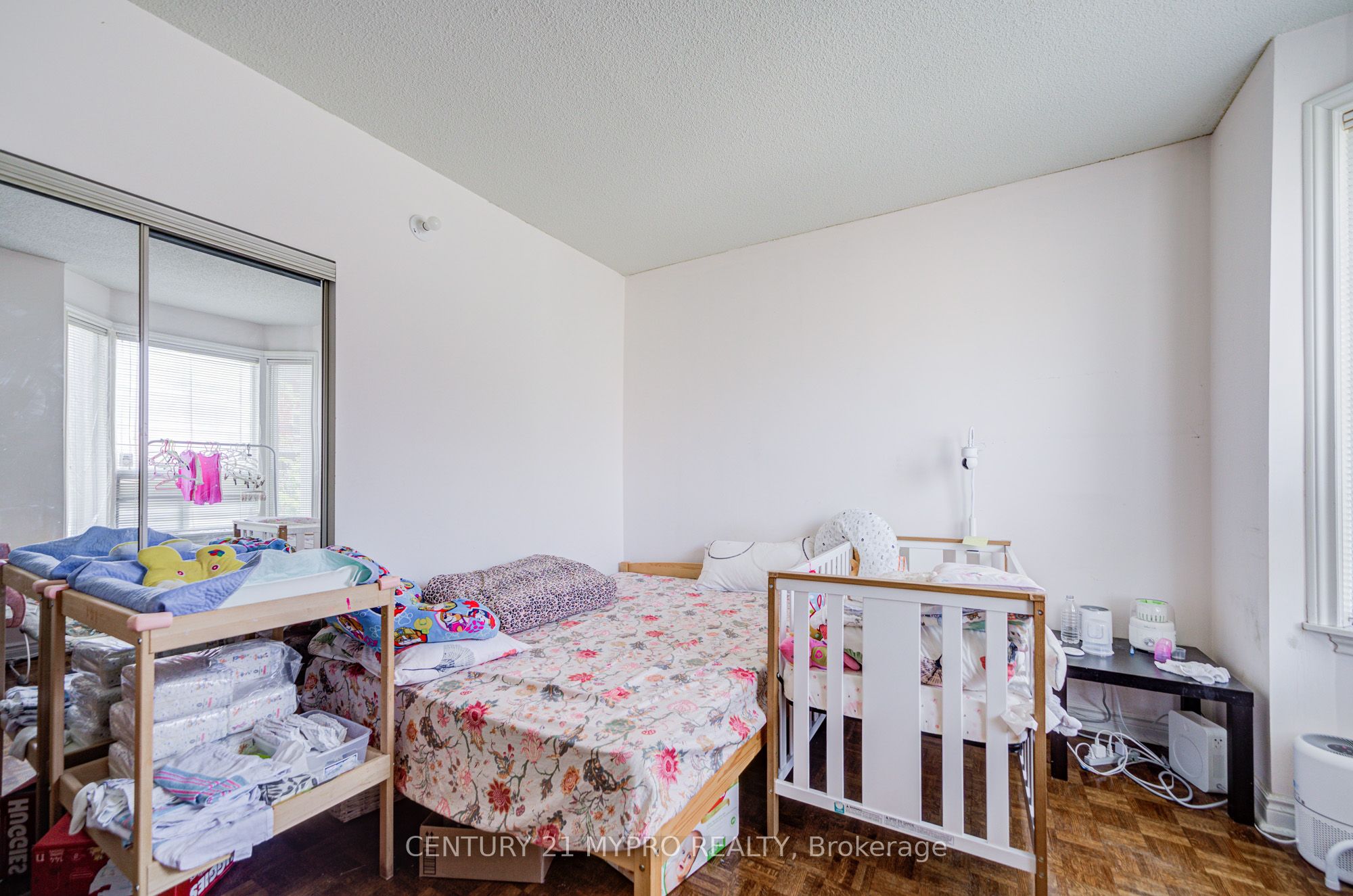 211 Bellwoods Avenue Property Photo 16
