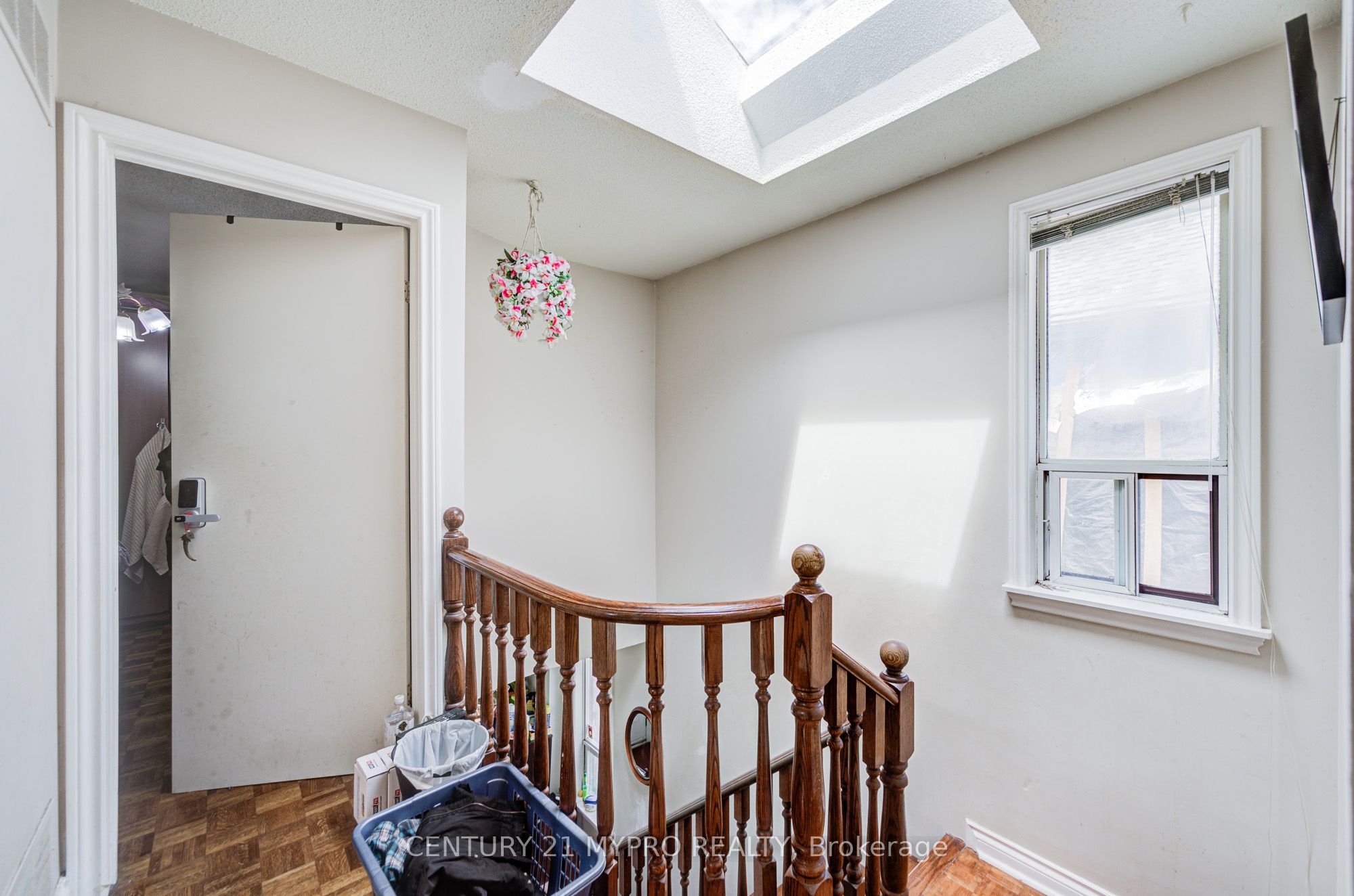 211 Bellwoods Avenue Property Photo 19