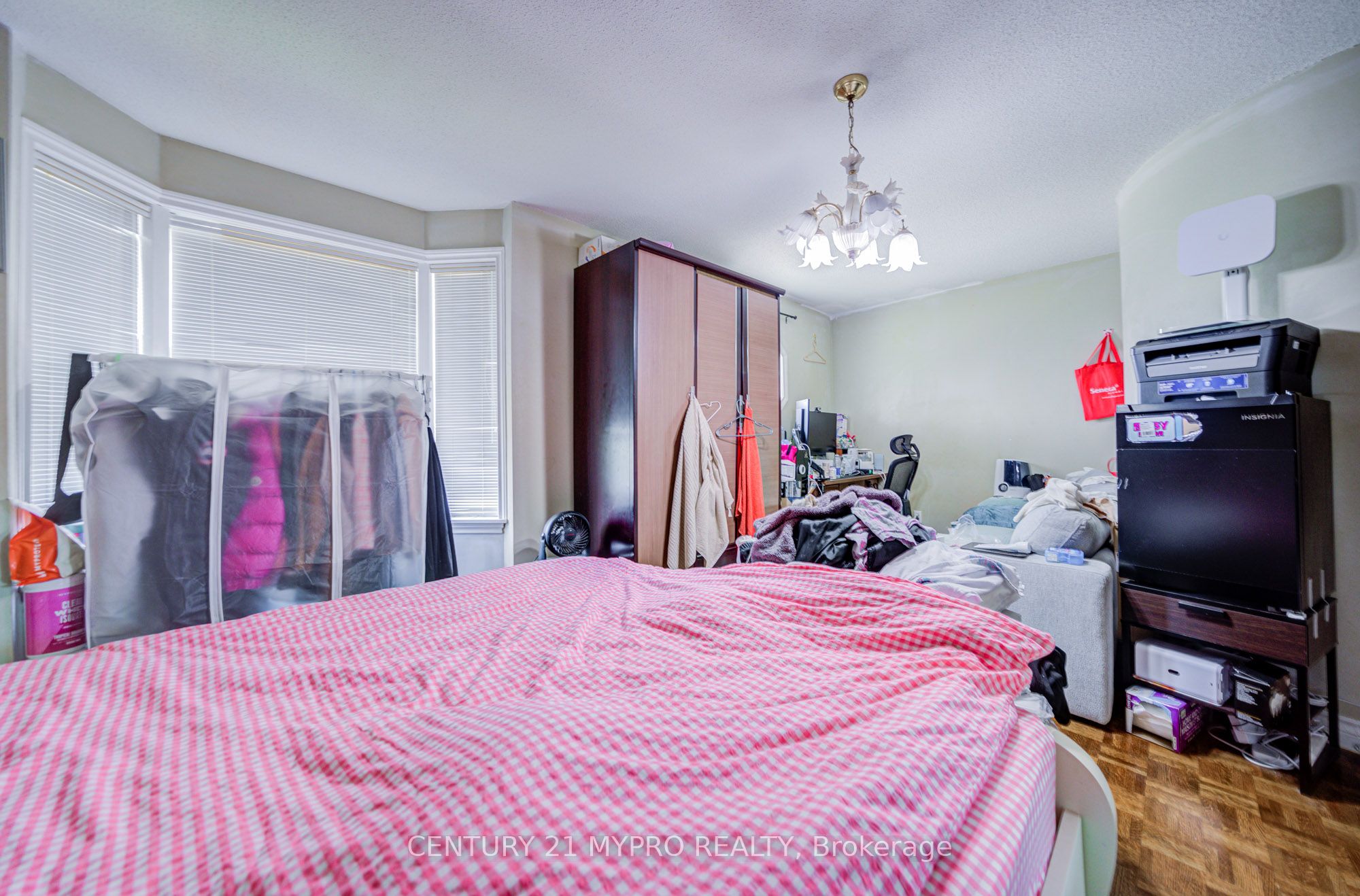 211 Bellwoods Avenue Property Photo 21