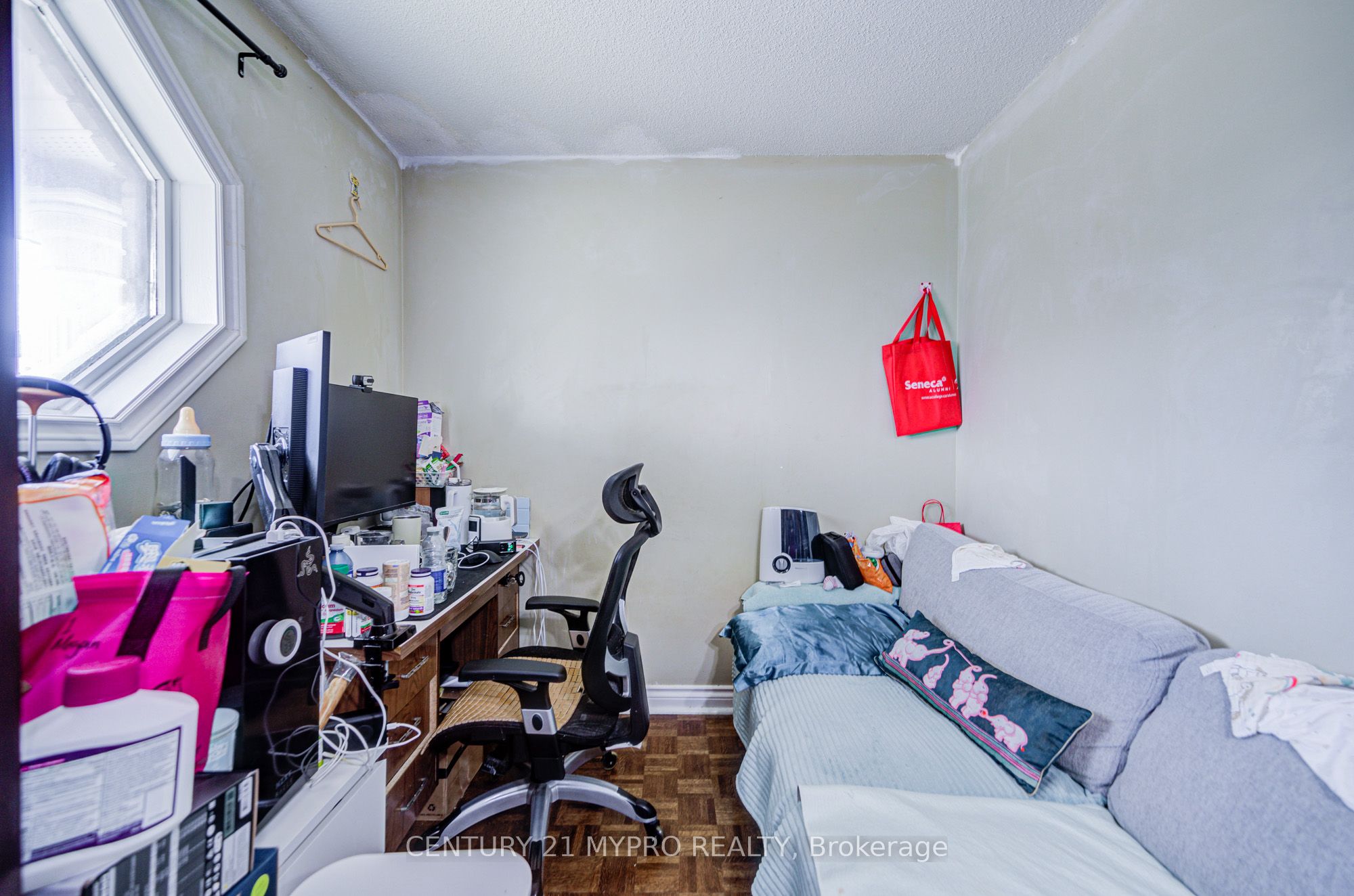 211 Bellwoods Avenue Property Photo 23