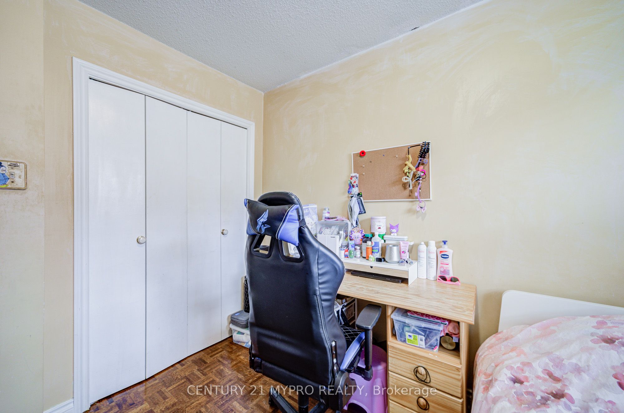 211 Bellwoods Avenue Property Photo 30