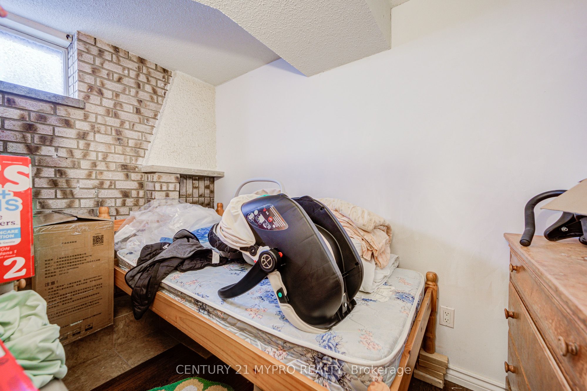 211 Bellwoods Avenue Property Photo 32