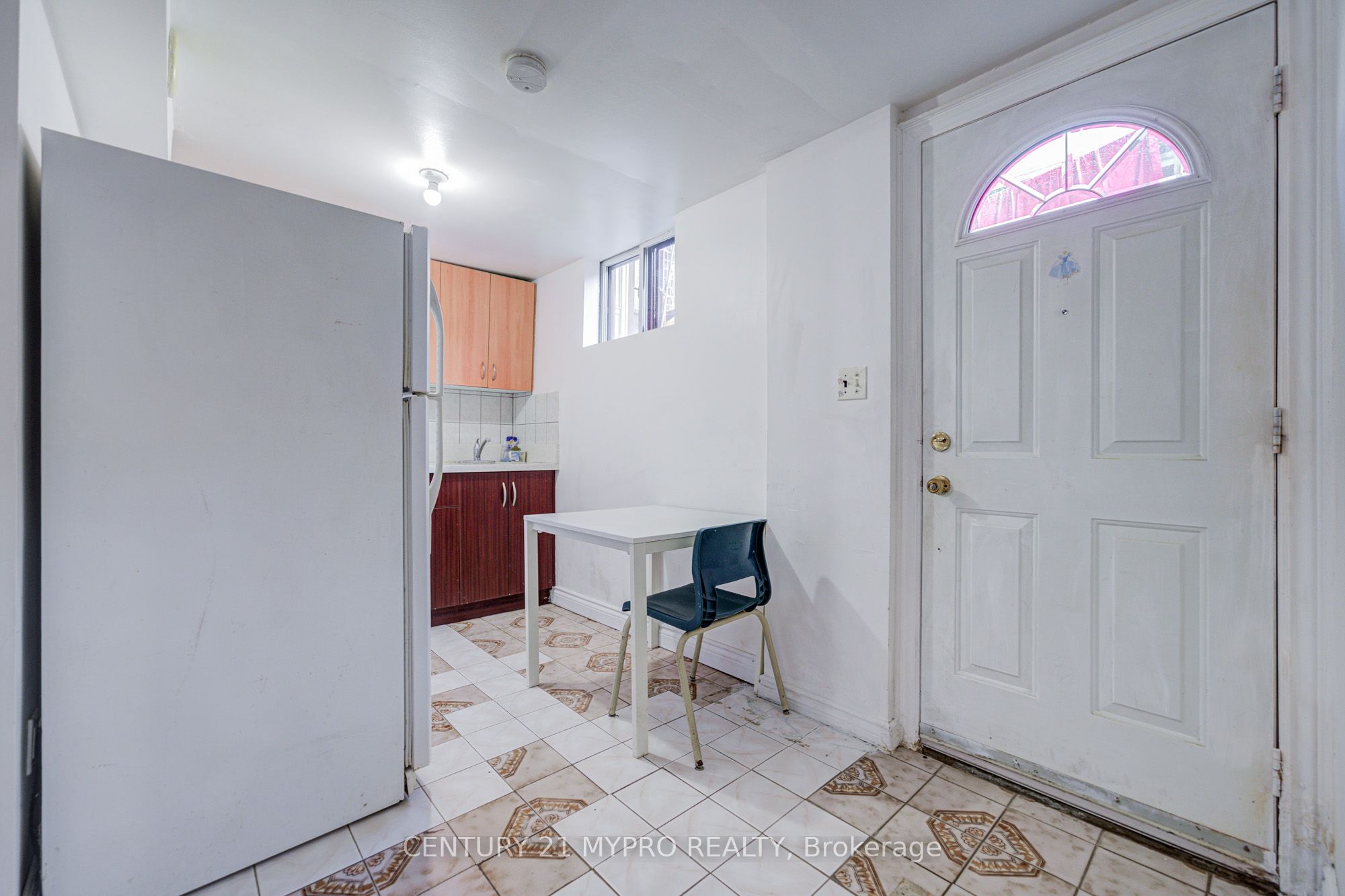 211 Bellwoods Avenue Property Photo 33