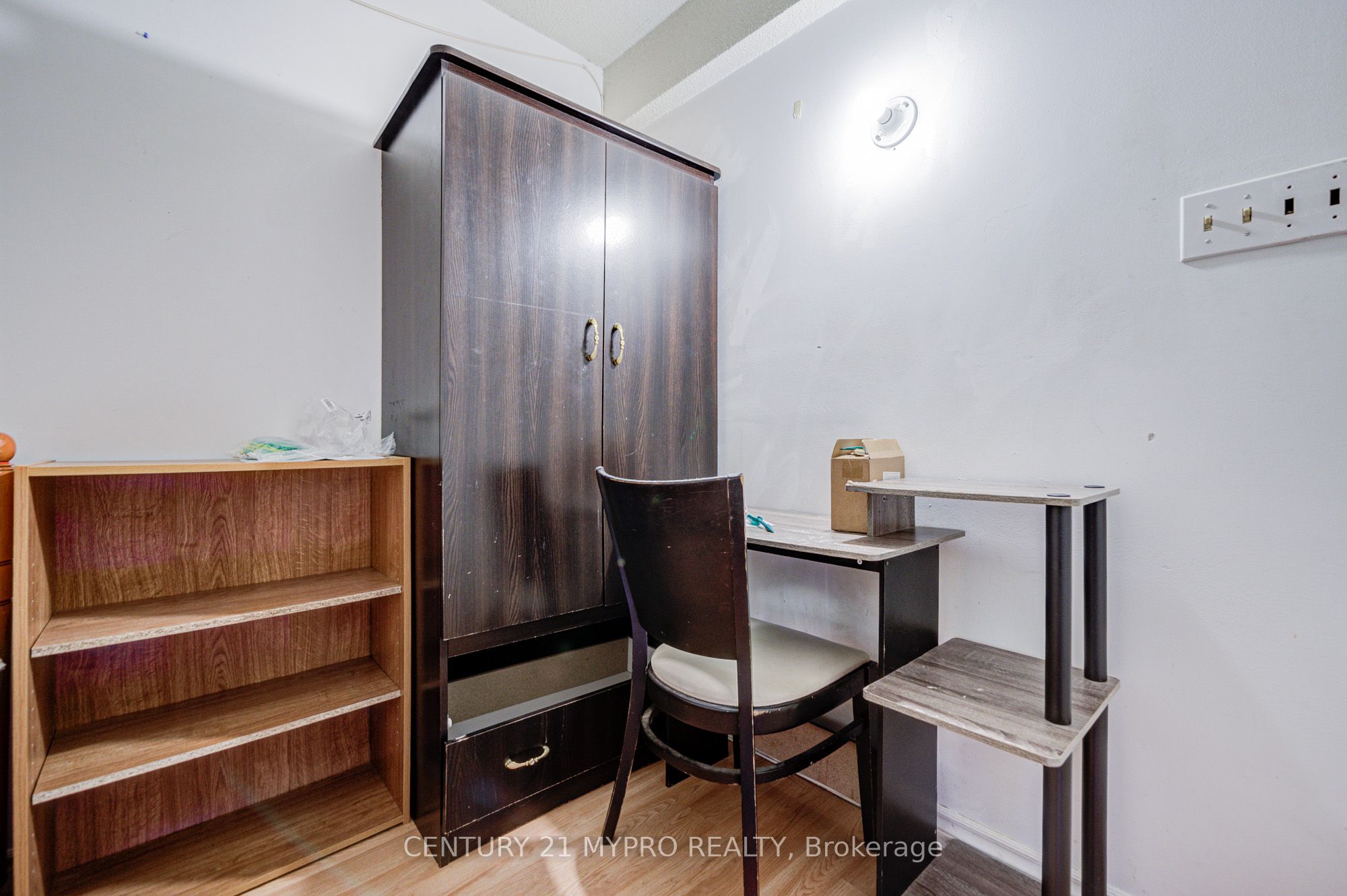 211 Bellwoods Avenue Property Photo 34