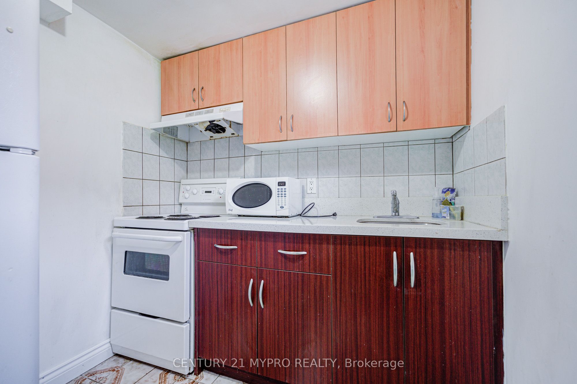 211 Bellwoods Avenue Property Photo 35