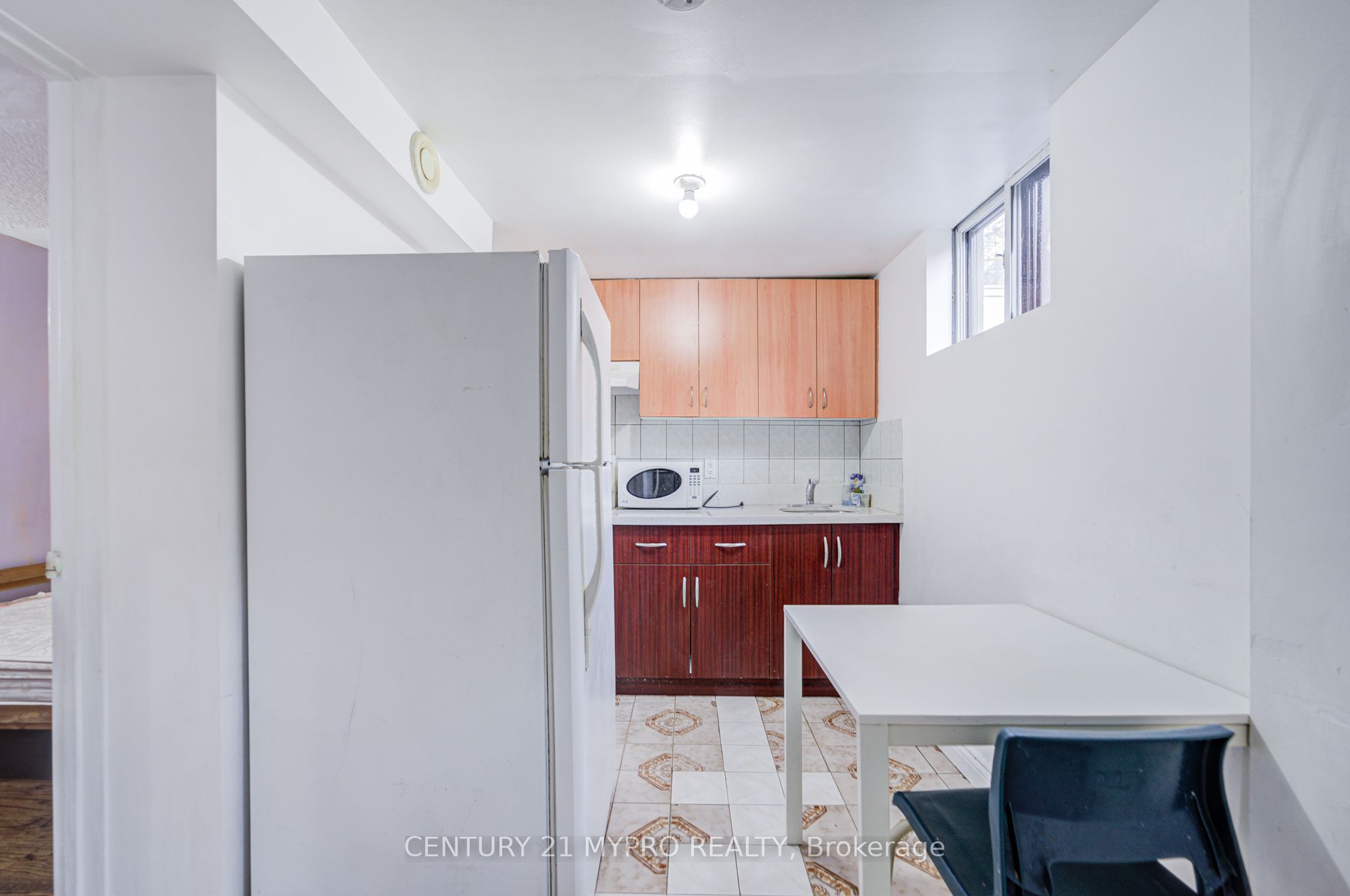 211 Bellwoods Avenue Property Photo 36