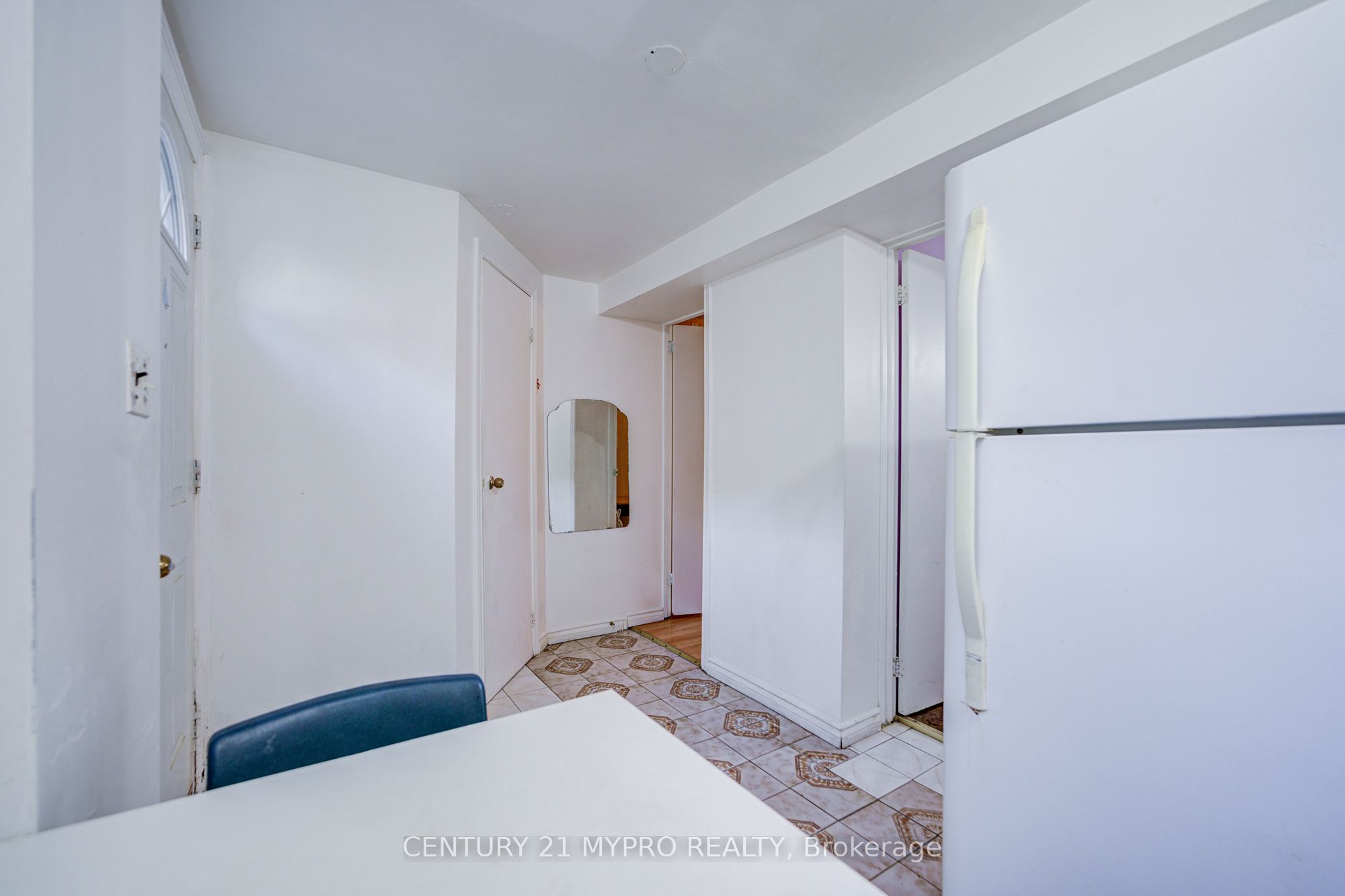 211 Bellwoods Avenue Property Photo 37